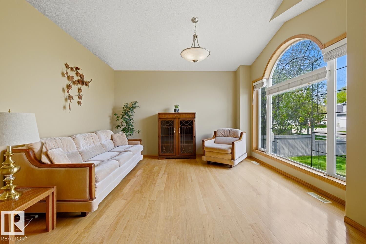 70 Eastcott Drive, St. Albert, AB - Indoor Photo Showing Living Room