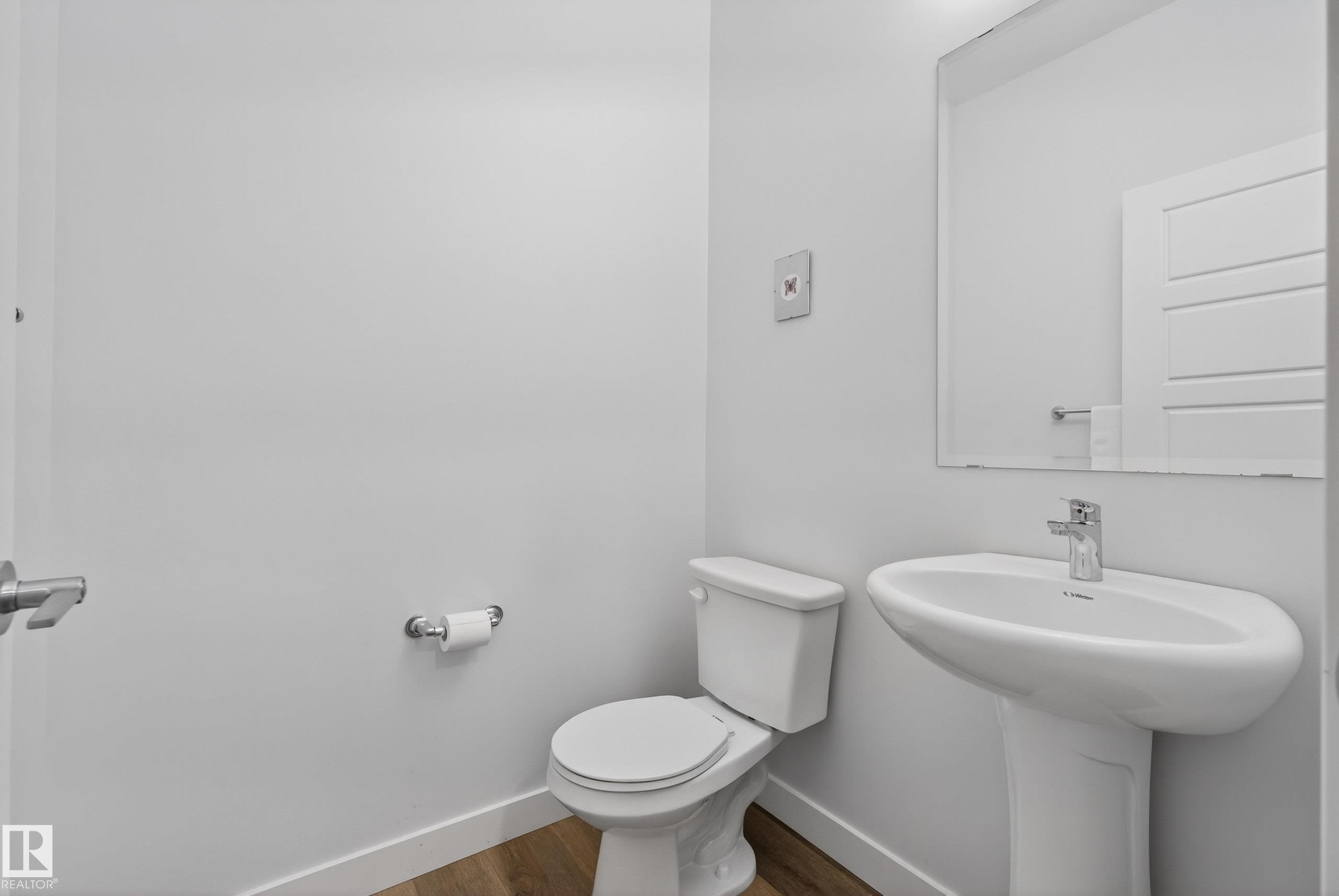 9309 Pear Link Link, Edmonton, AB - Indoor Photo Showing Bathroom