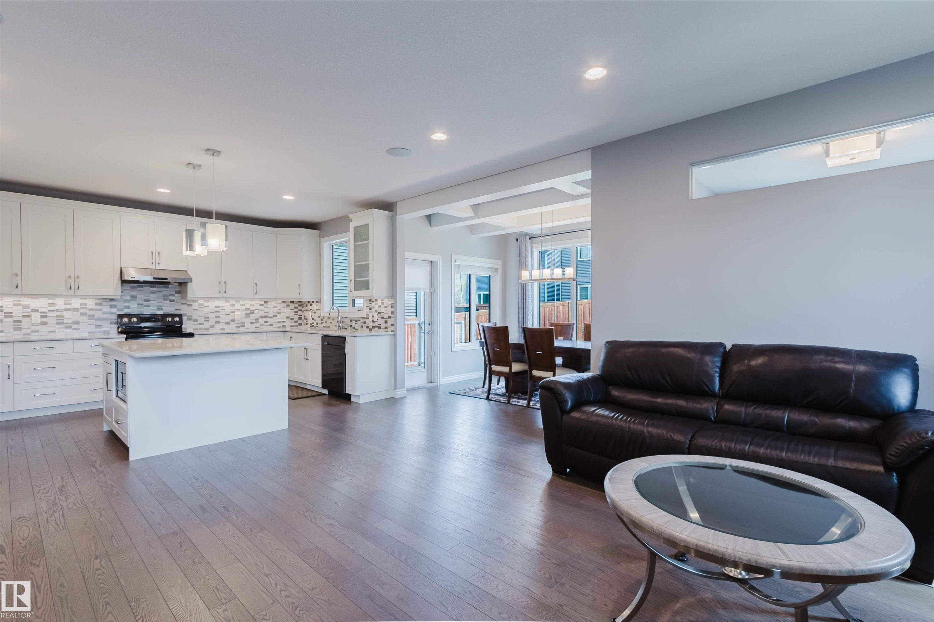 Open-concept living space featuring wood-finish flooring - 3571 Keswick Boulevard, Edmonton, AB - Indoor