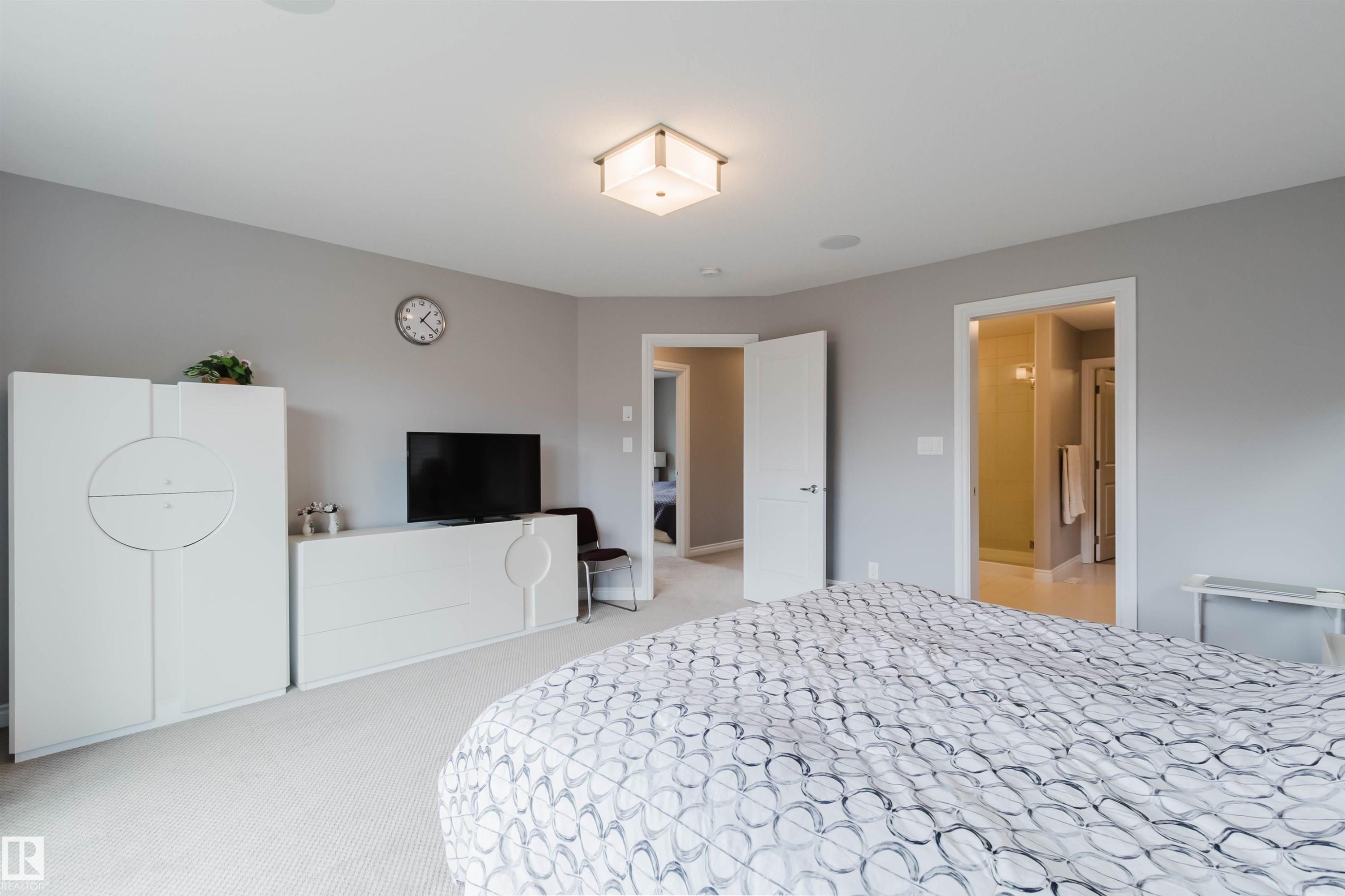 Carpeted bedroom with neutral gray walls and white trim - 3571 Keswick Boulevard, Edmonton, AB - Indoor Photo Showing Bedroom
