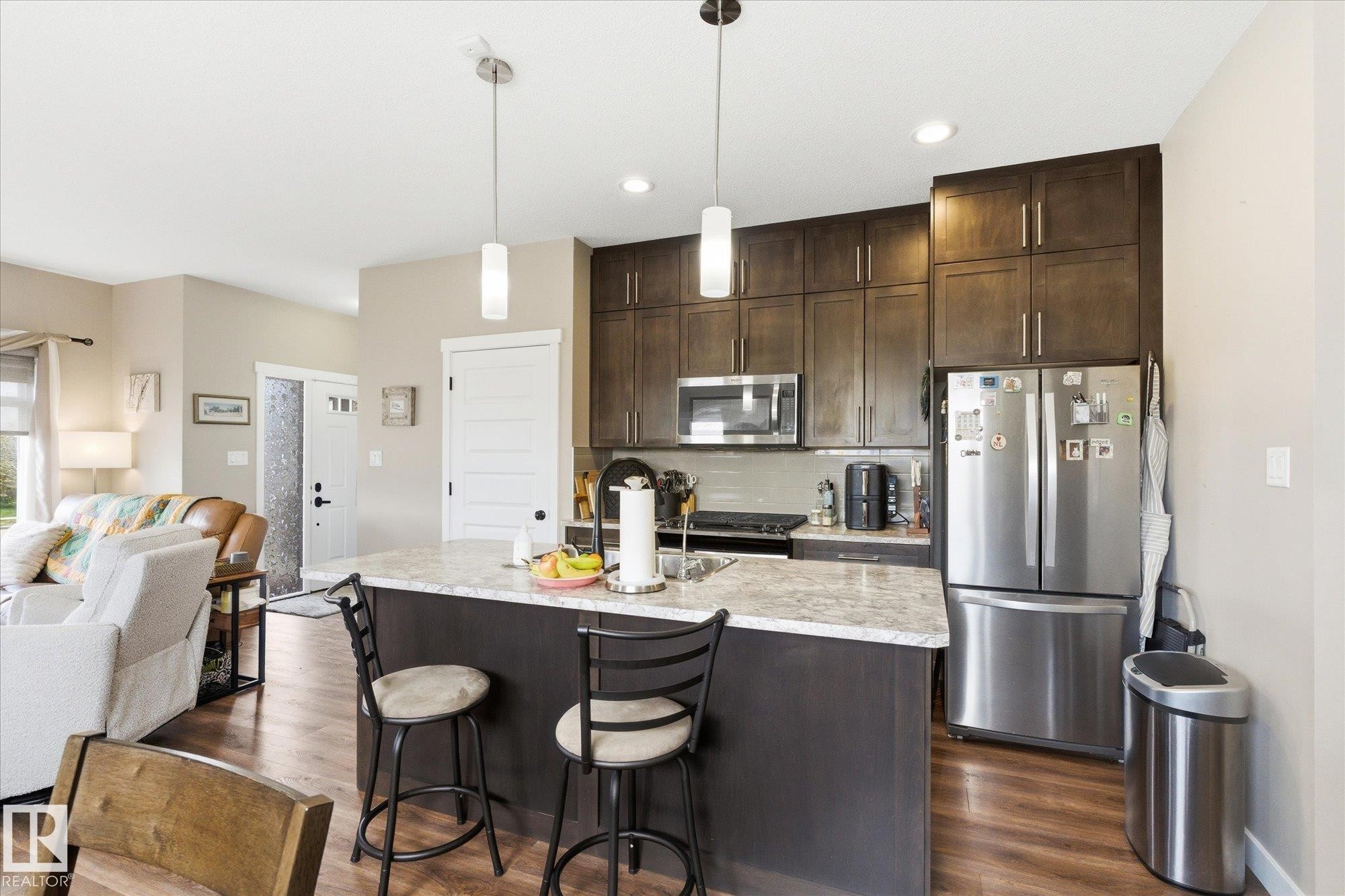 34 Brickyard Drive, Stony Plain, AB - Indoor Photo Showing Kitchen With Upgraded Kitchen