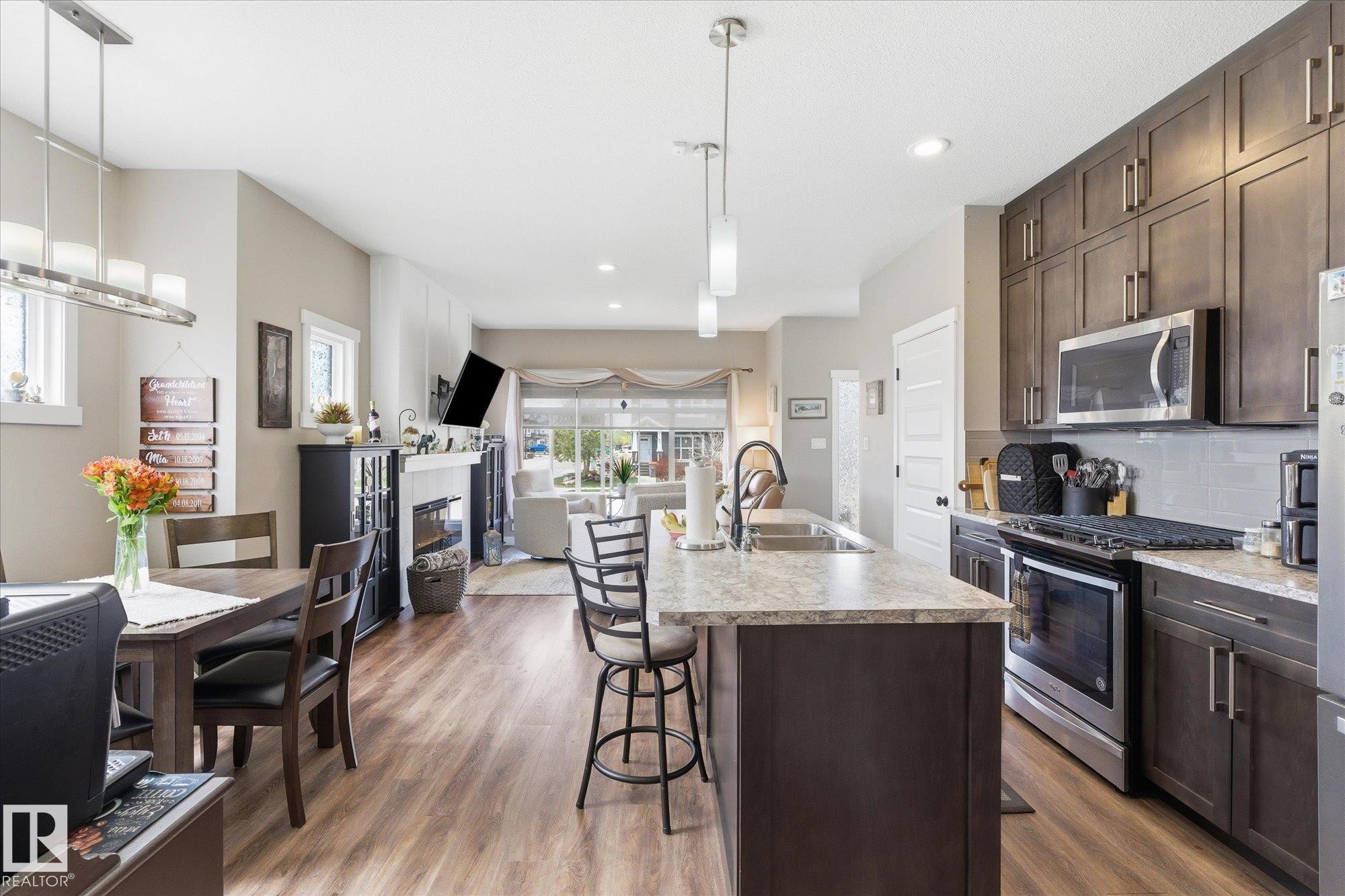 34 Brickyard Drive, Stony Plain, AB - Indoor Photo Showing Kitchen With Double Sink With Upgraded Kitchen