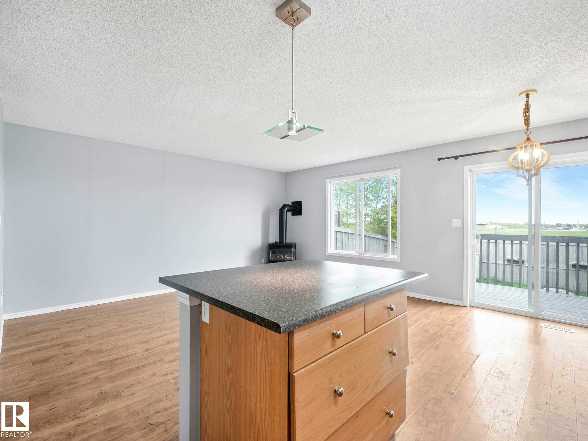 6424 1A Avenue, Edmonton, AB - Indoor Photo Showing Kitchen