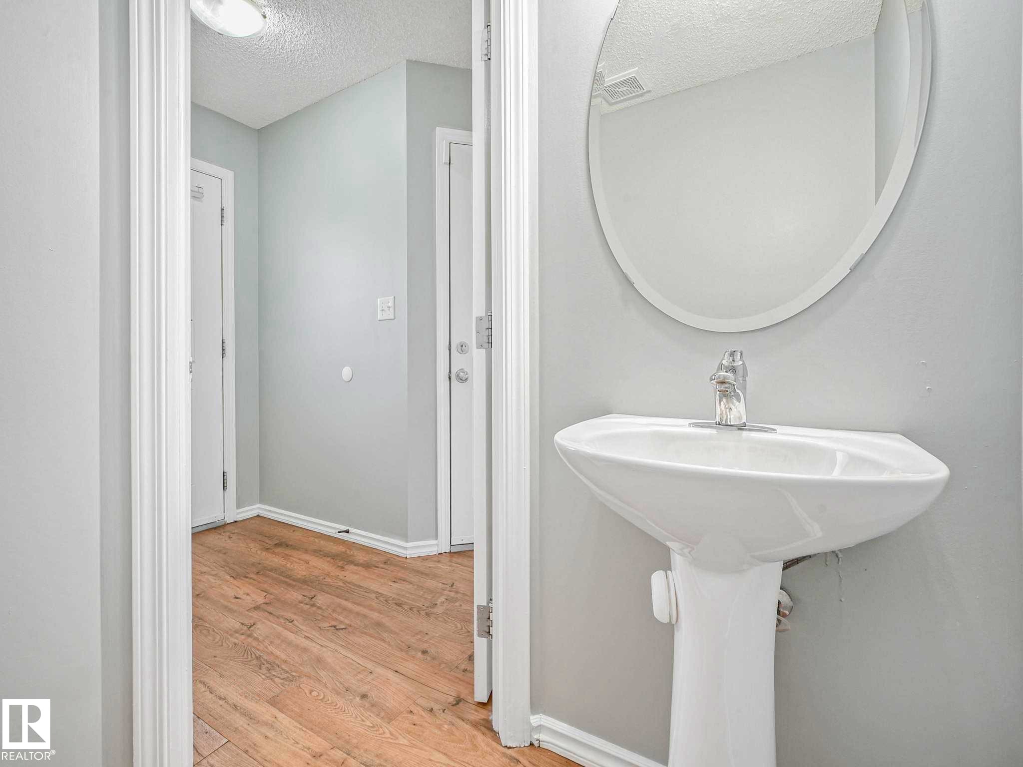 6424 1A Avenue, Edmonton, AB - Indoor Photo Showing Bathroom