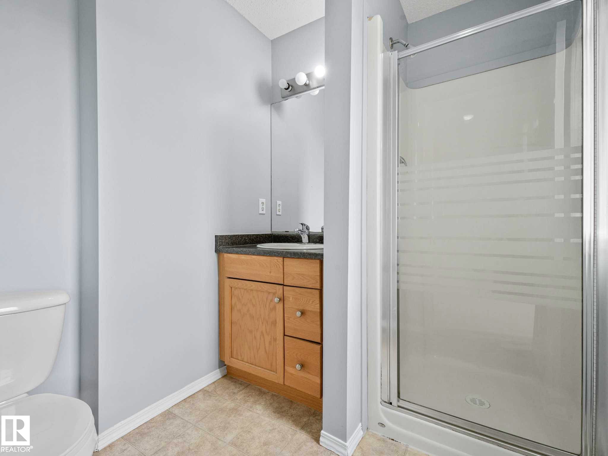 6424 1A Avenue, Edmonton, AB - Indoor Photo Showing Bathroom