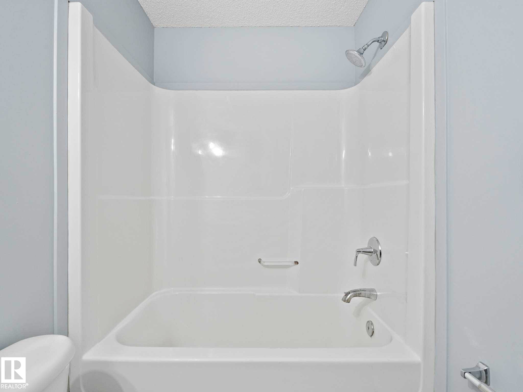 6424 1A Avenue, Edmonton, AB - Indoor Photo Showing Bathroom