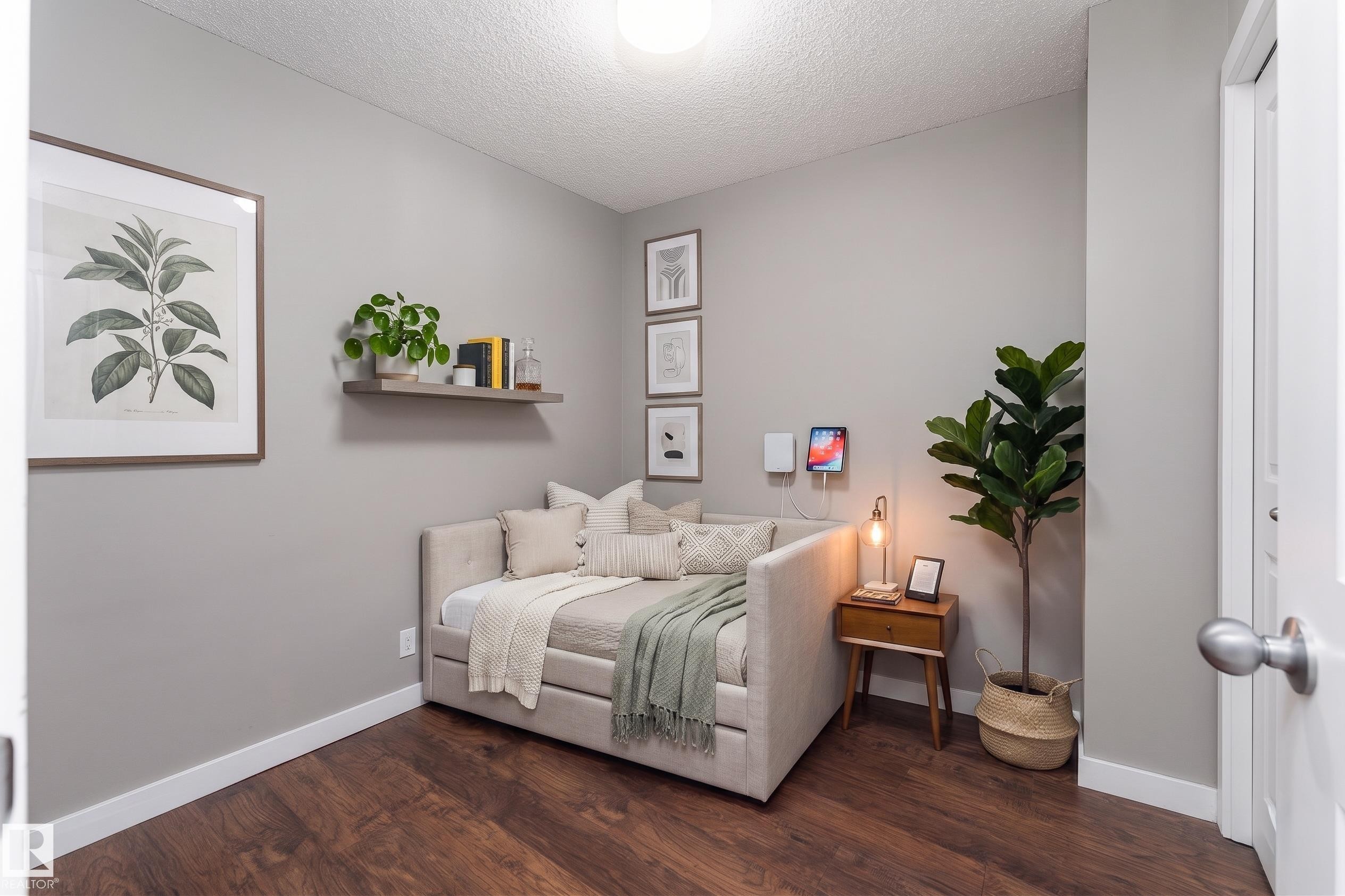 409 5804 Mullen Place, Edmonton, AB - Indoor Photo Showing Bedroom