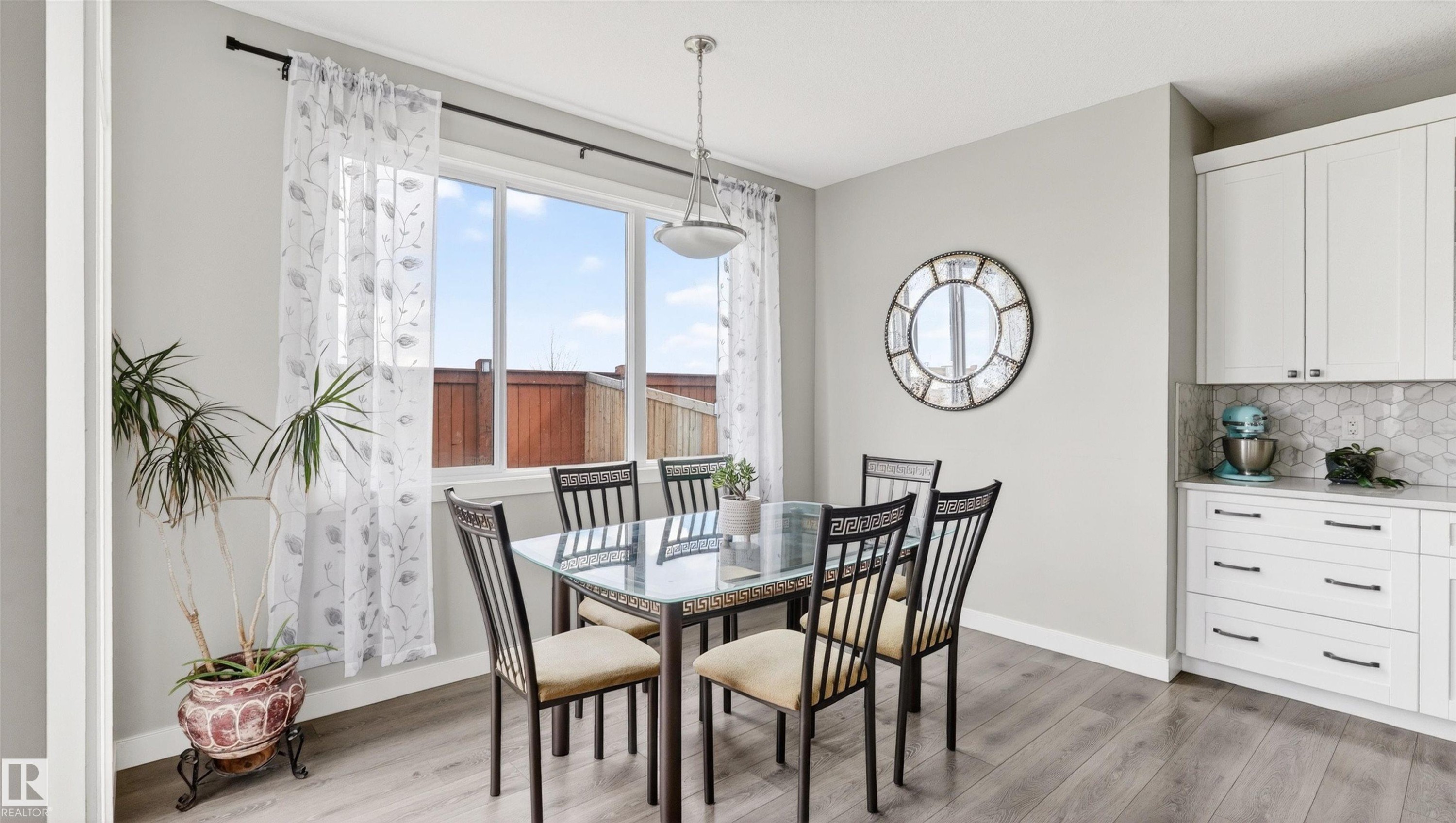 1723 200 Street Nw, Edmonton, AB - Indoor Photo Showing Dining Room