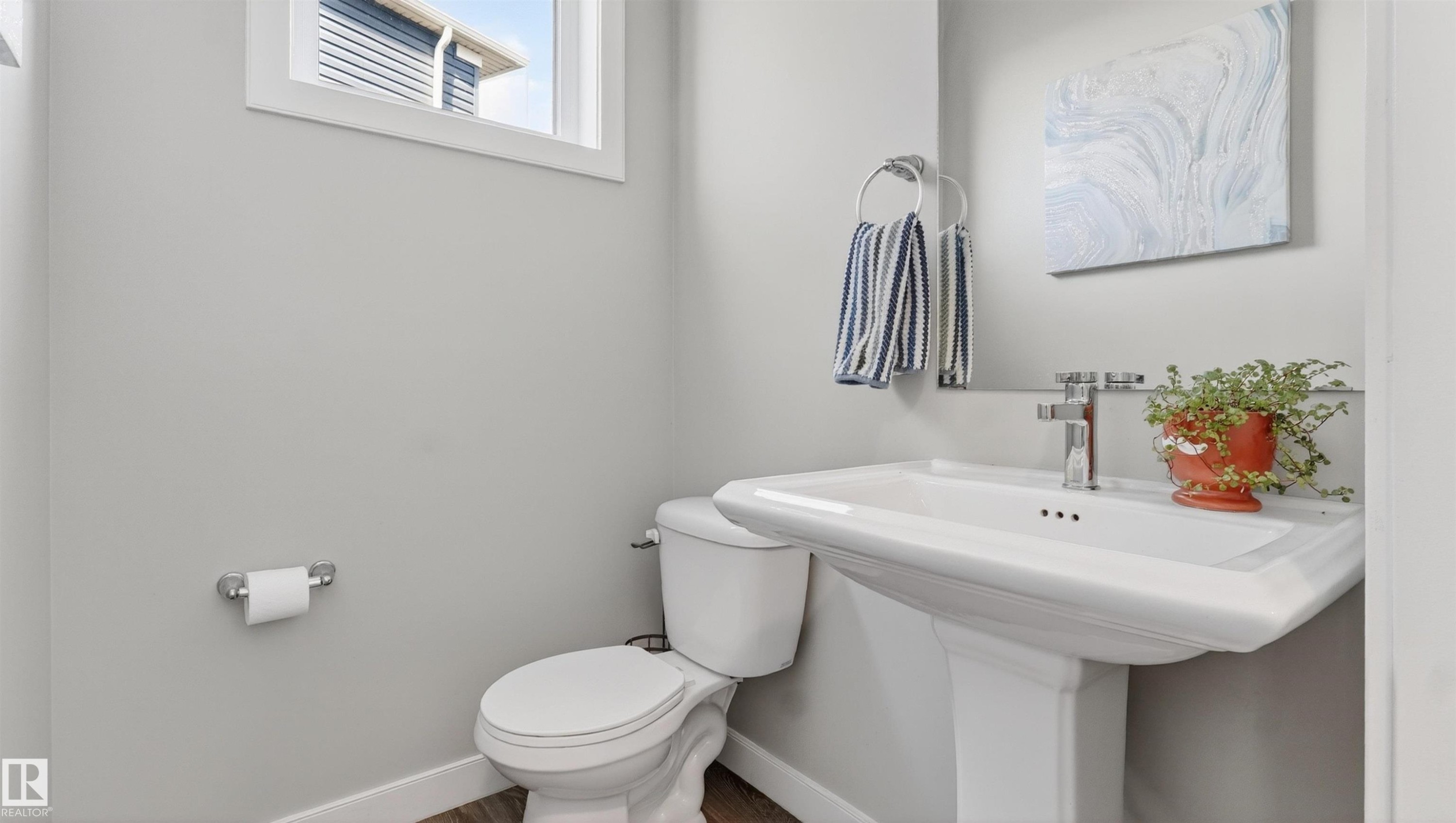 1723 200 Street Nw, Edmonton, AB - Indoor Photo Showing Bathroom