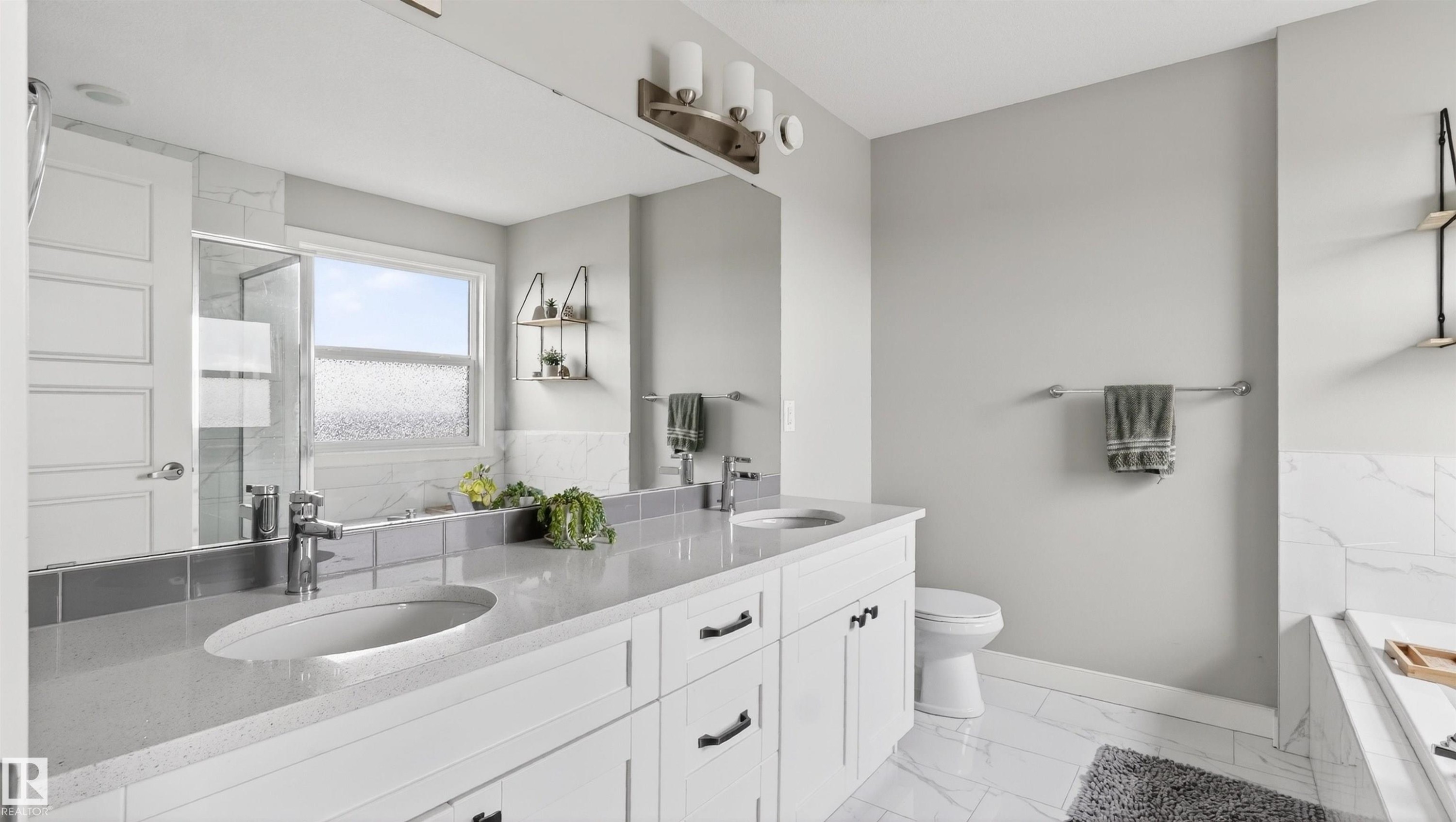 1723 200 Street Nw, Edmonton, AB - Indoor Photo Showing Bathroom
