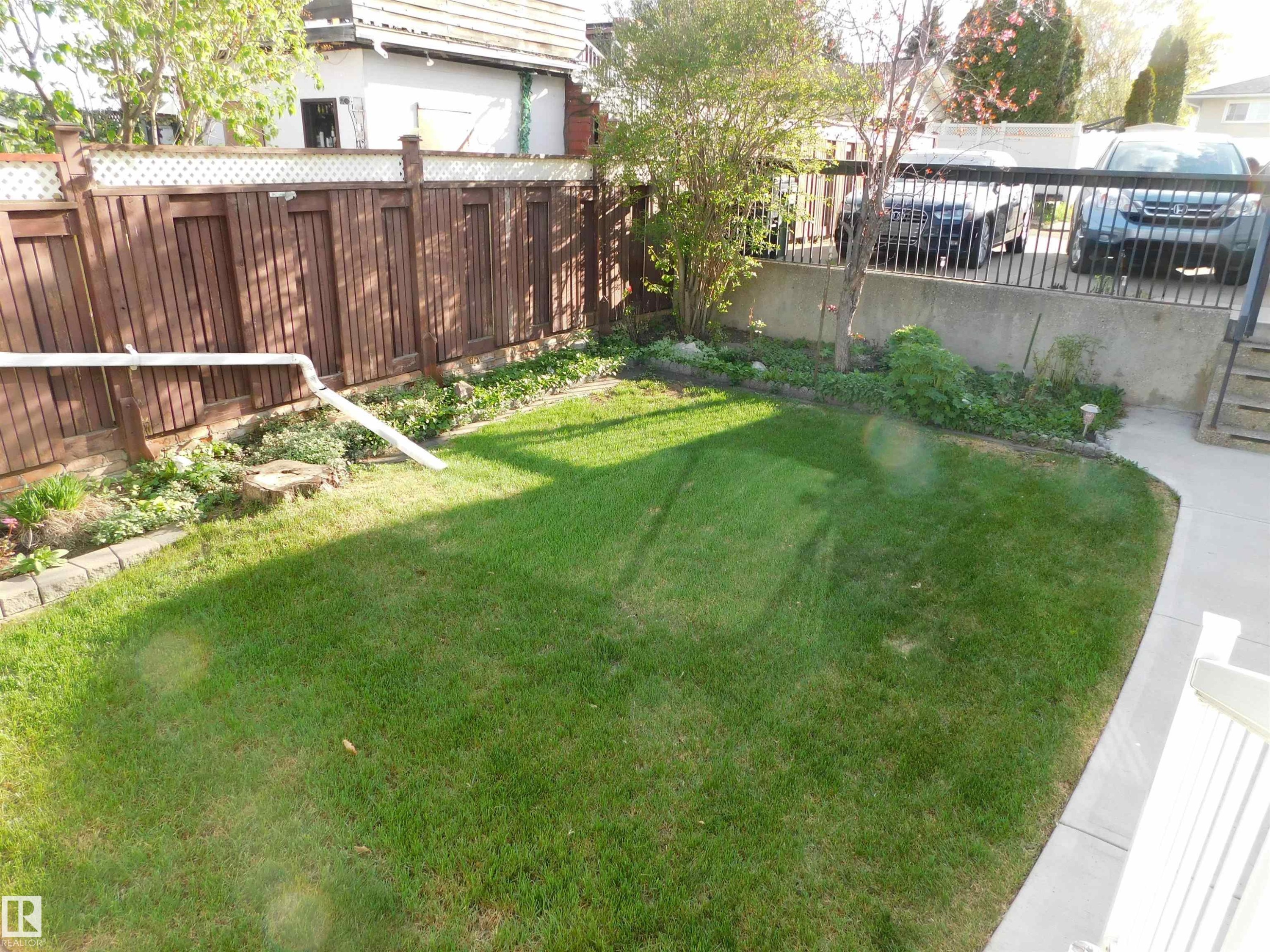 10908 30 Street, Edmonton, AB - Outdoor
