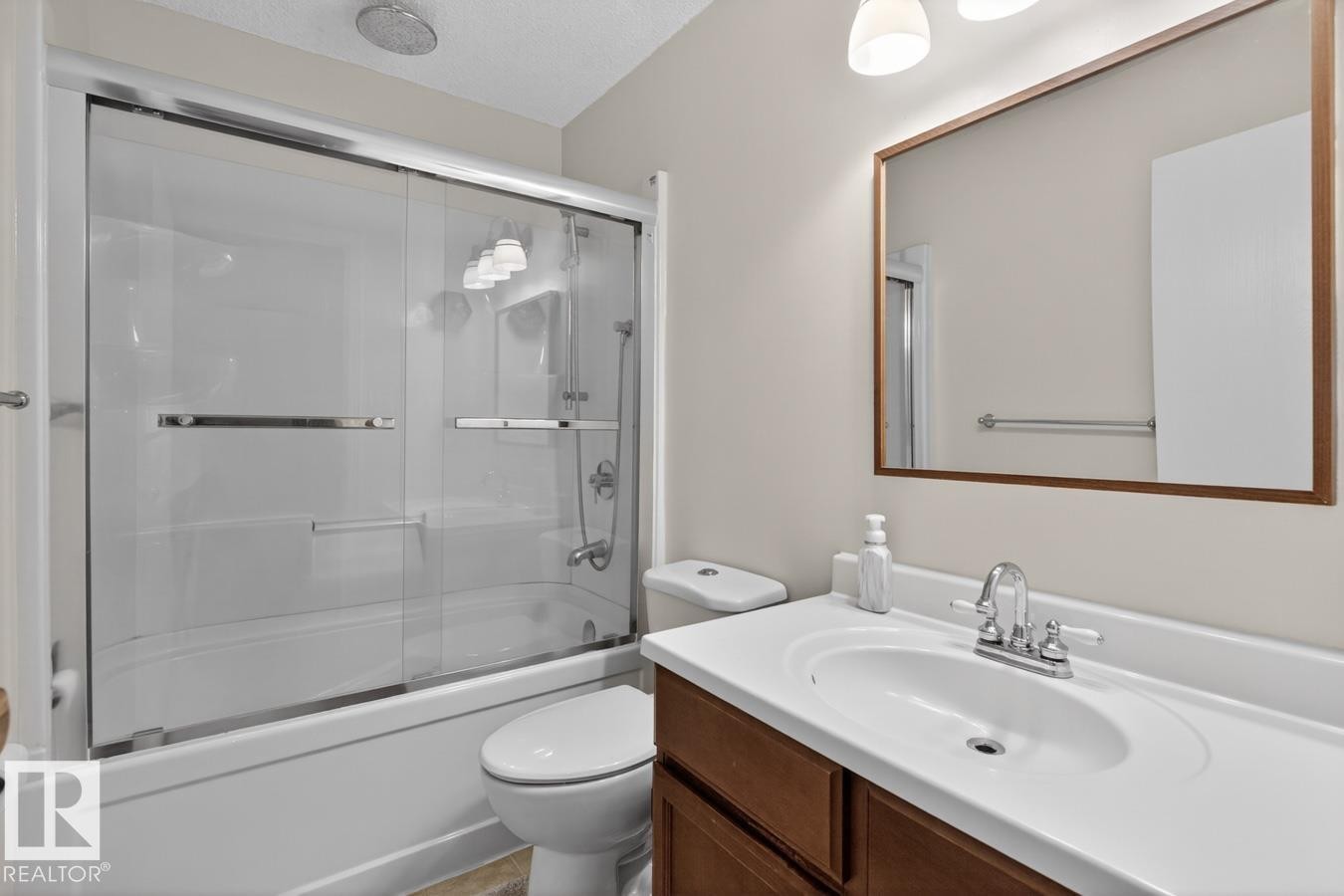 Upstairs 4 Piece Bathroom located on the same floor as your Primary Bedroom. - 18655 61 Avenue, Edmonton, AB - Indoor Photo Showing Bathroom