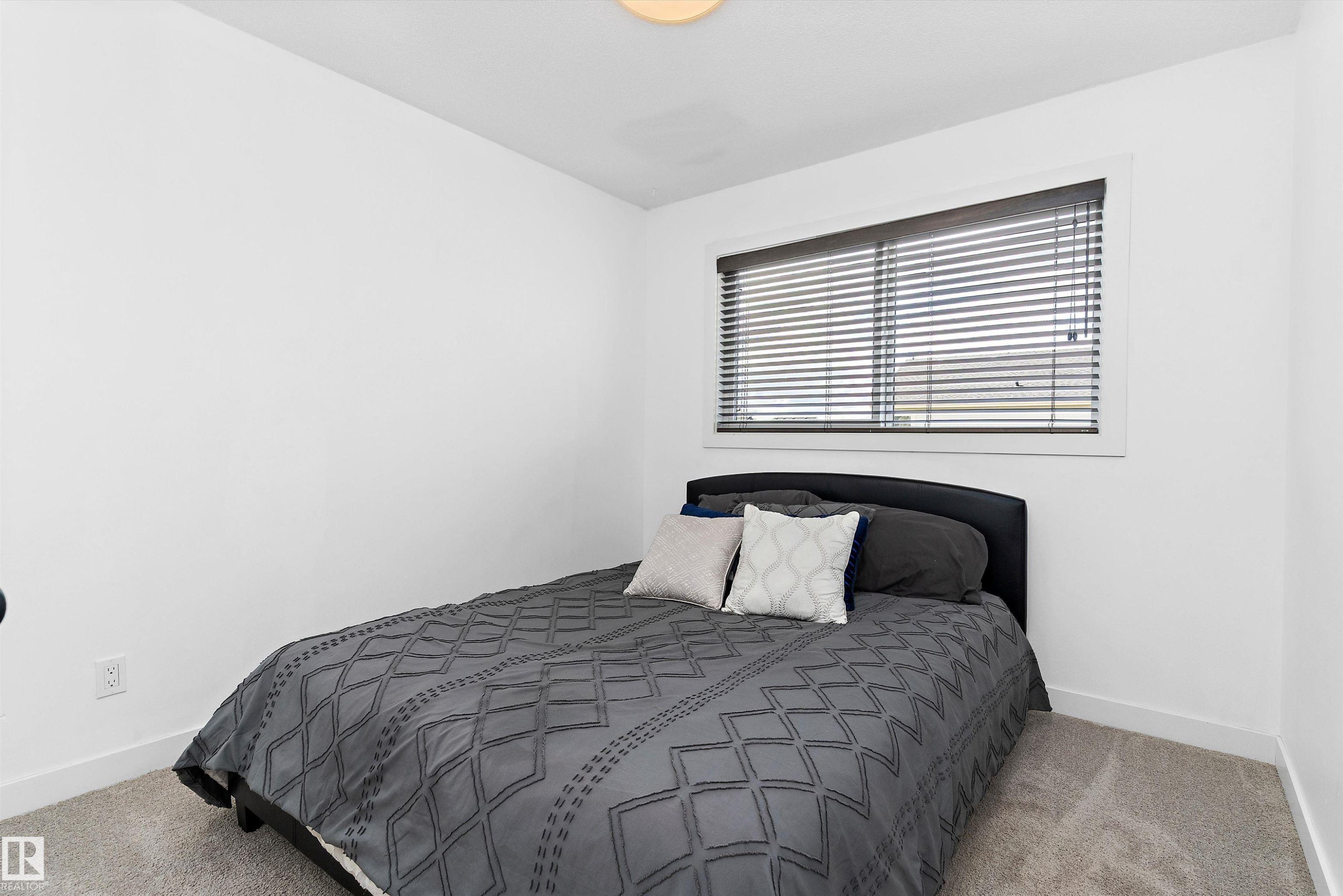 6904 Cardinal Wynd, Edmonton, AB - Indoor Photo Showing Bedroom