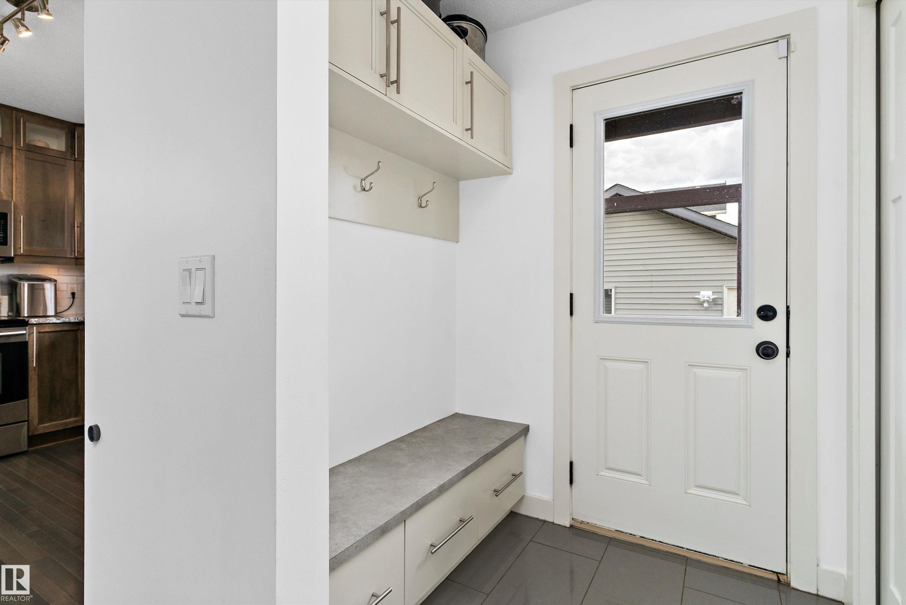 6904 Cardinal Wynd, Edmonton, AB - Indoor