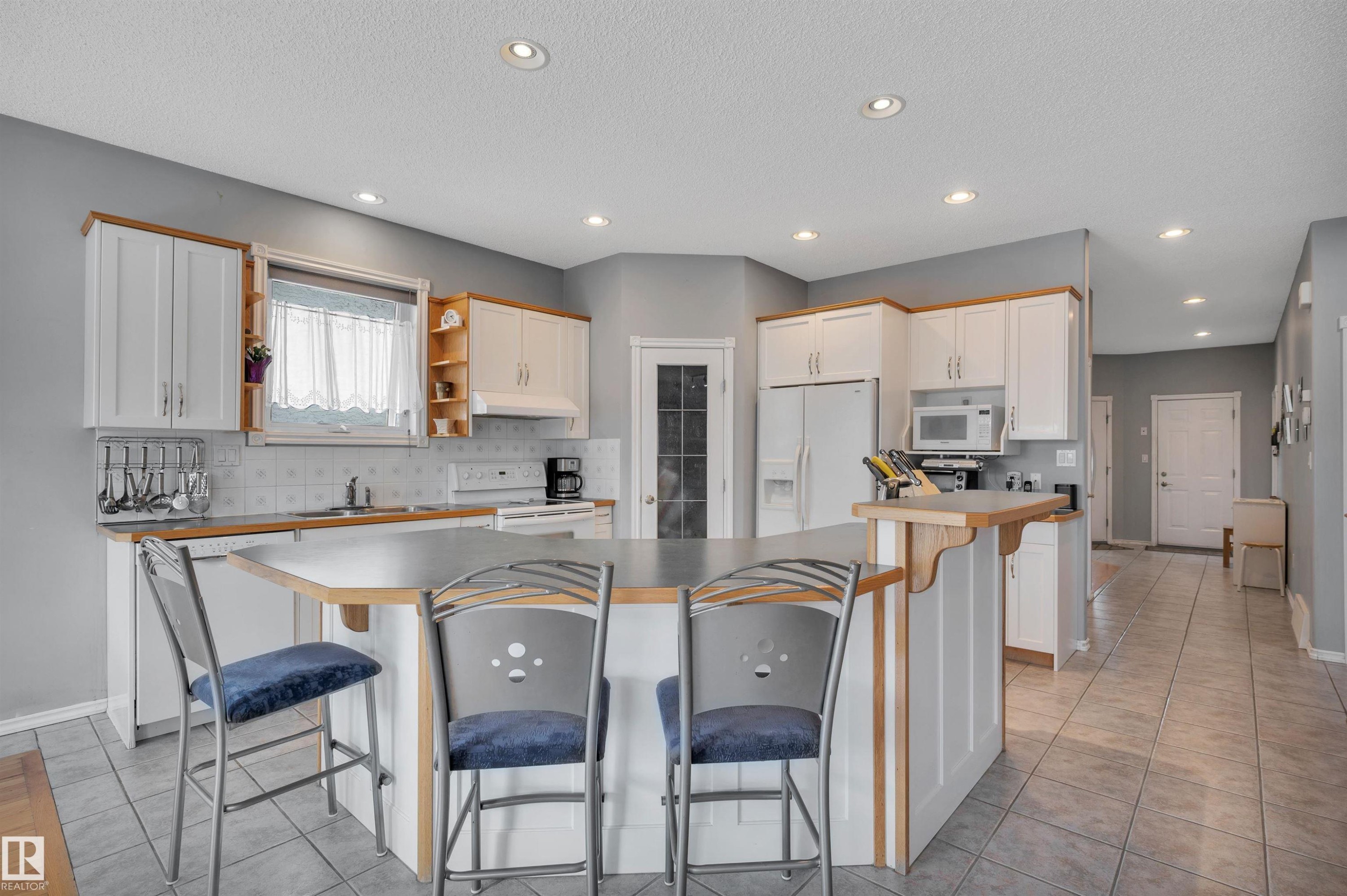 14932 136 Street, Edmonton, AB - Indoor Photo Showing Kitchen