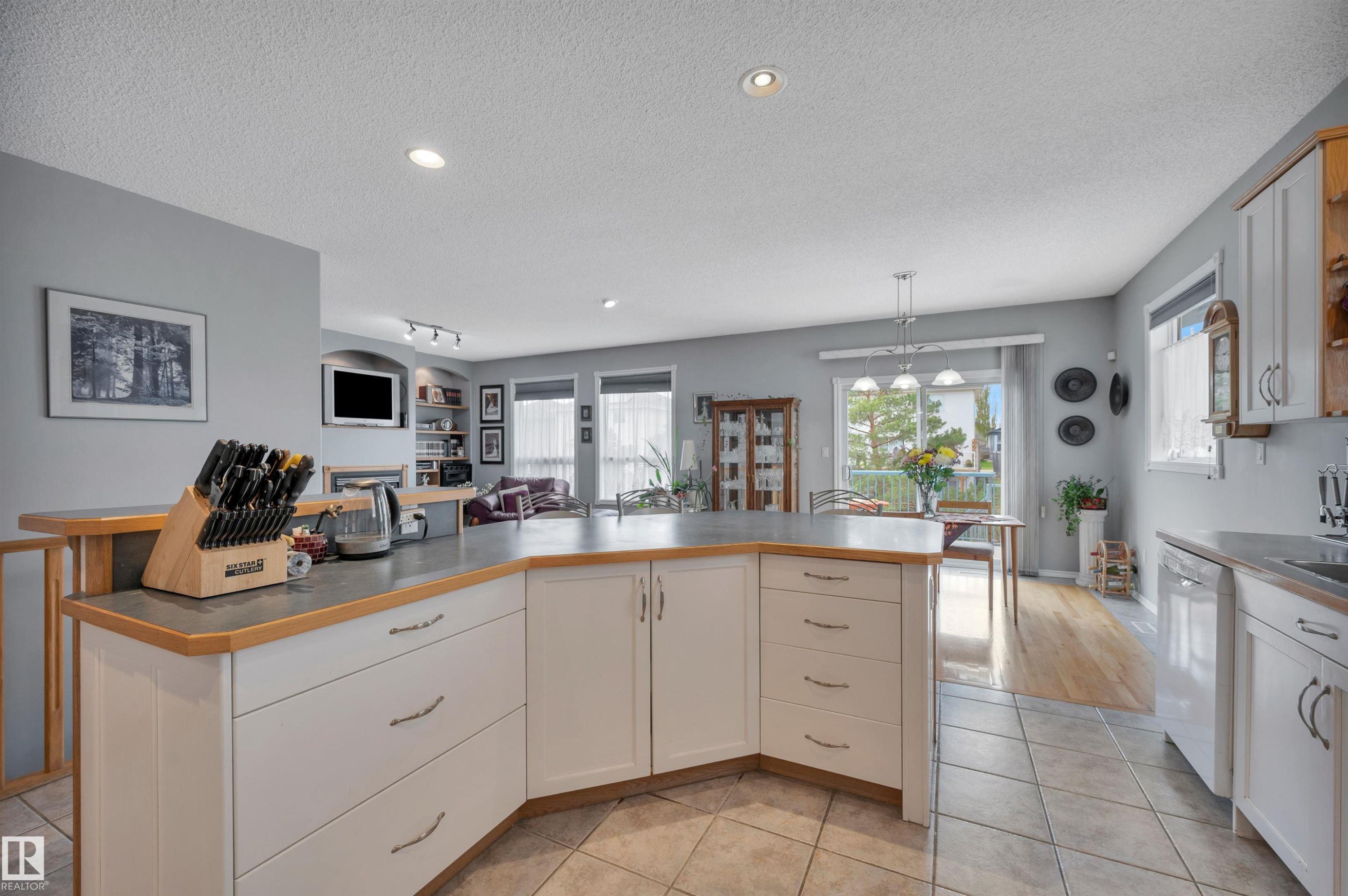 14932 136 Street, Edmonton, AB - Indoor Photo Showing Kitchen