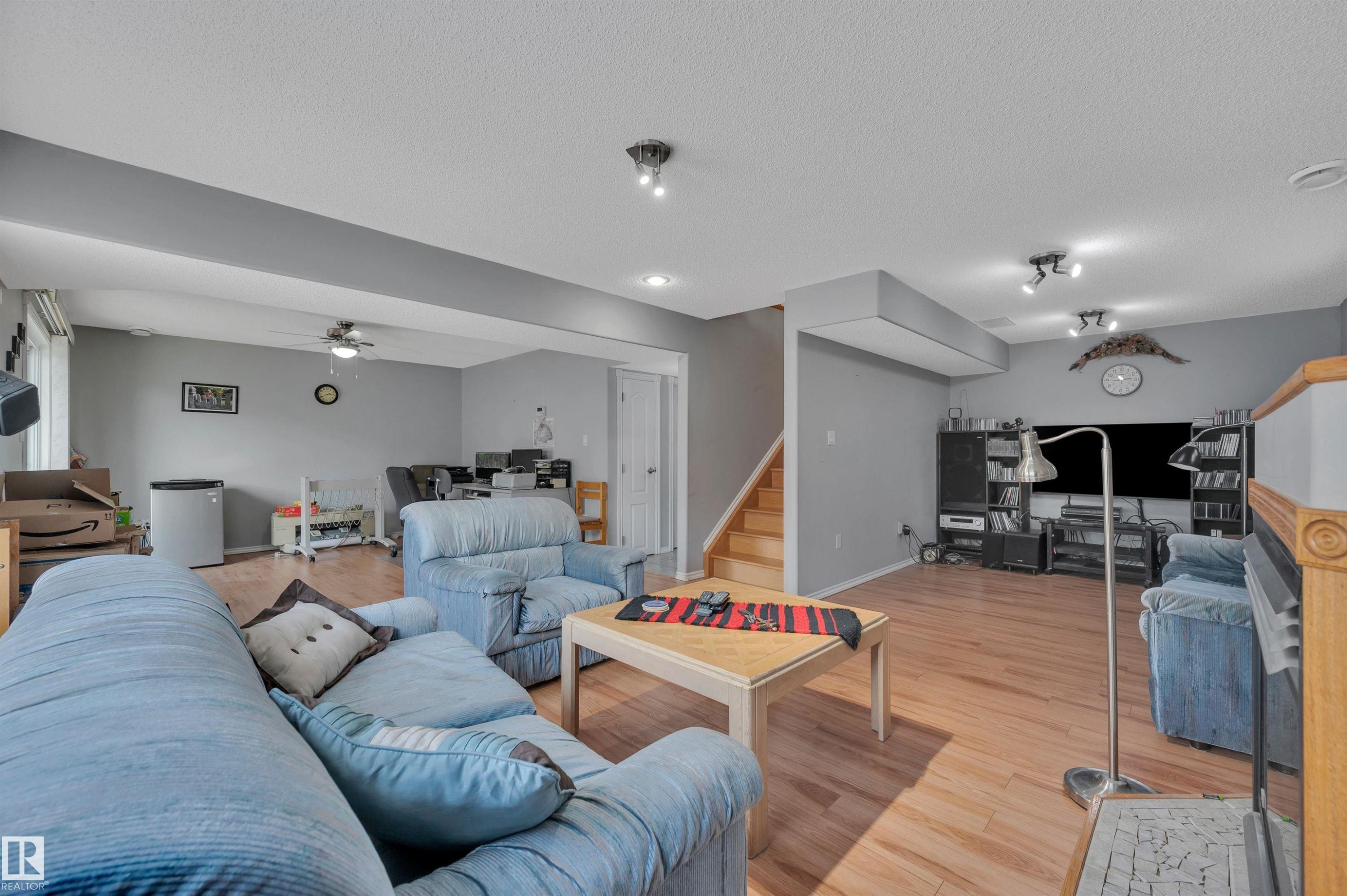 14932 136 Street, Edmonton, AB - Indoor Photo Showing Living Room