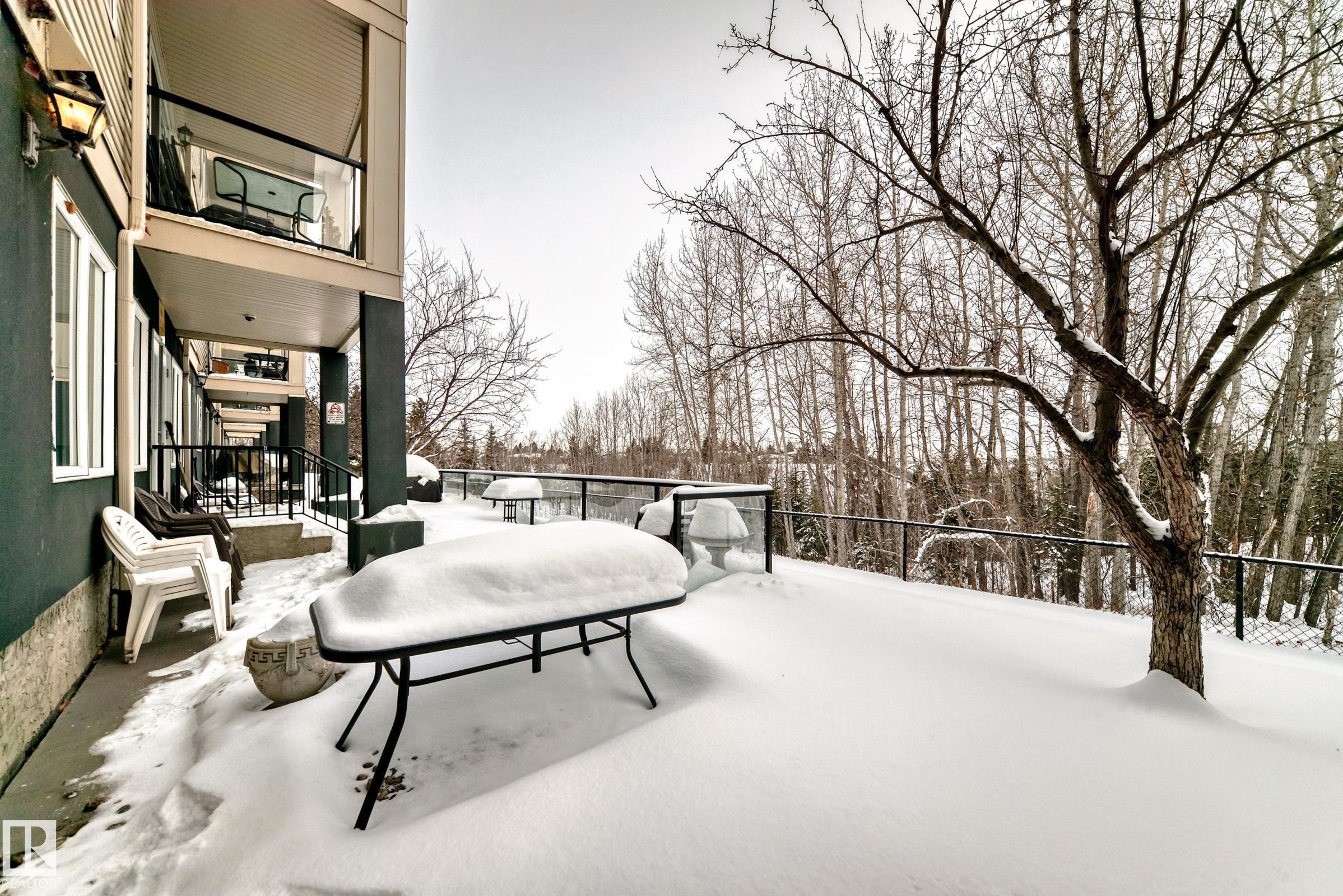 320 592 Hooke Road, Edmonton, AB - Outdoor