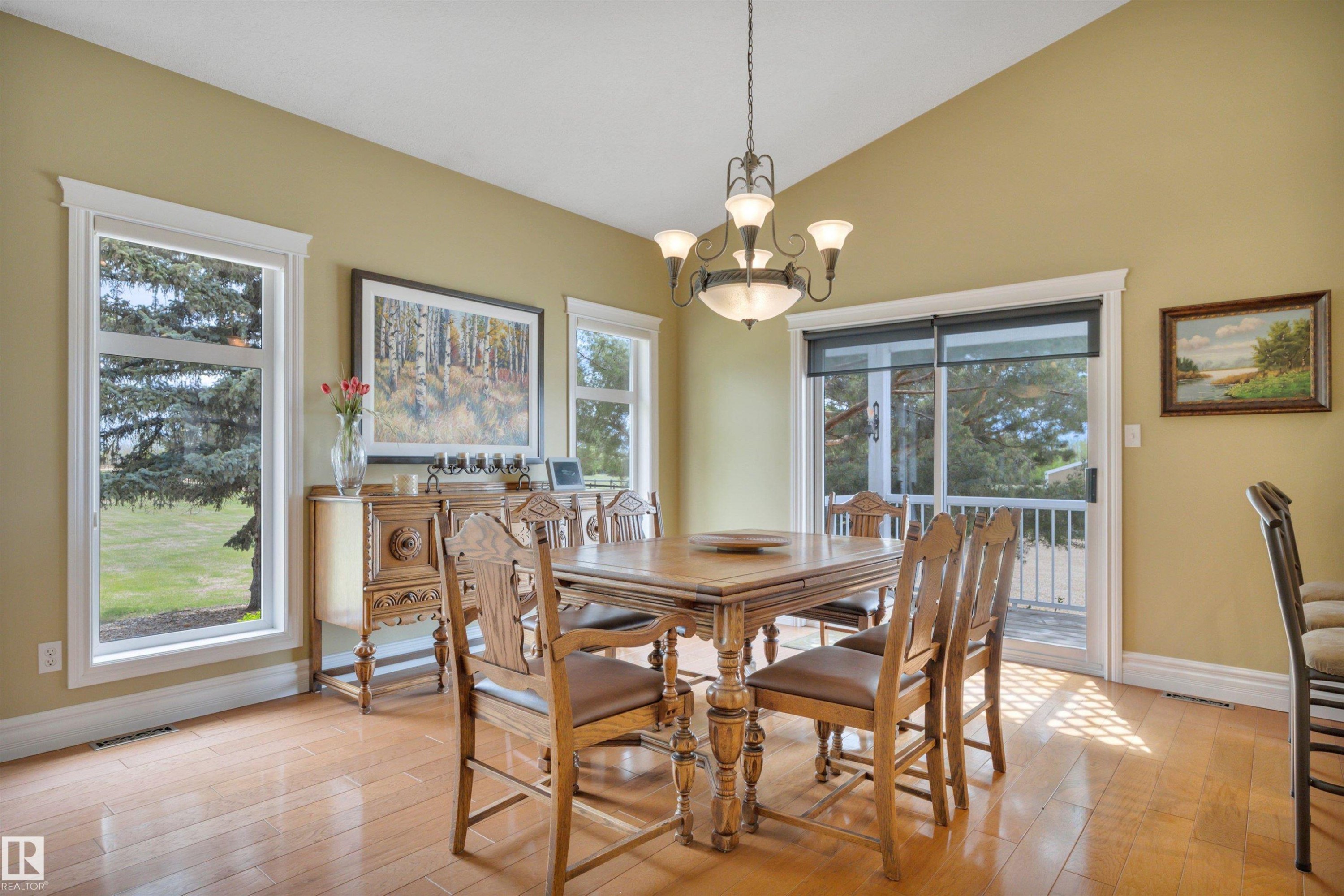 464012 A Rge Road 233, Rural Wetaskiwin County, AB - Indoor Photo Showing Dining Room