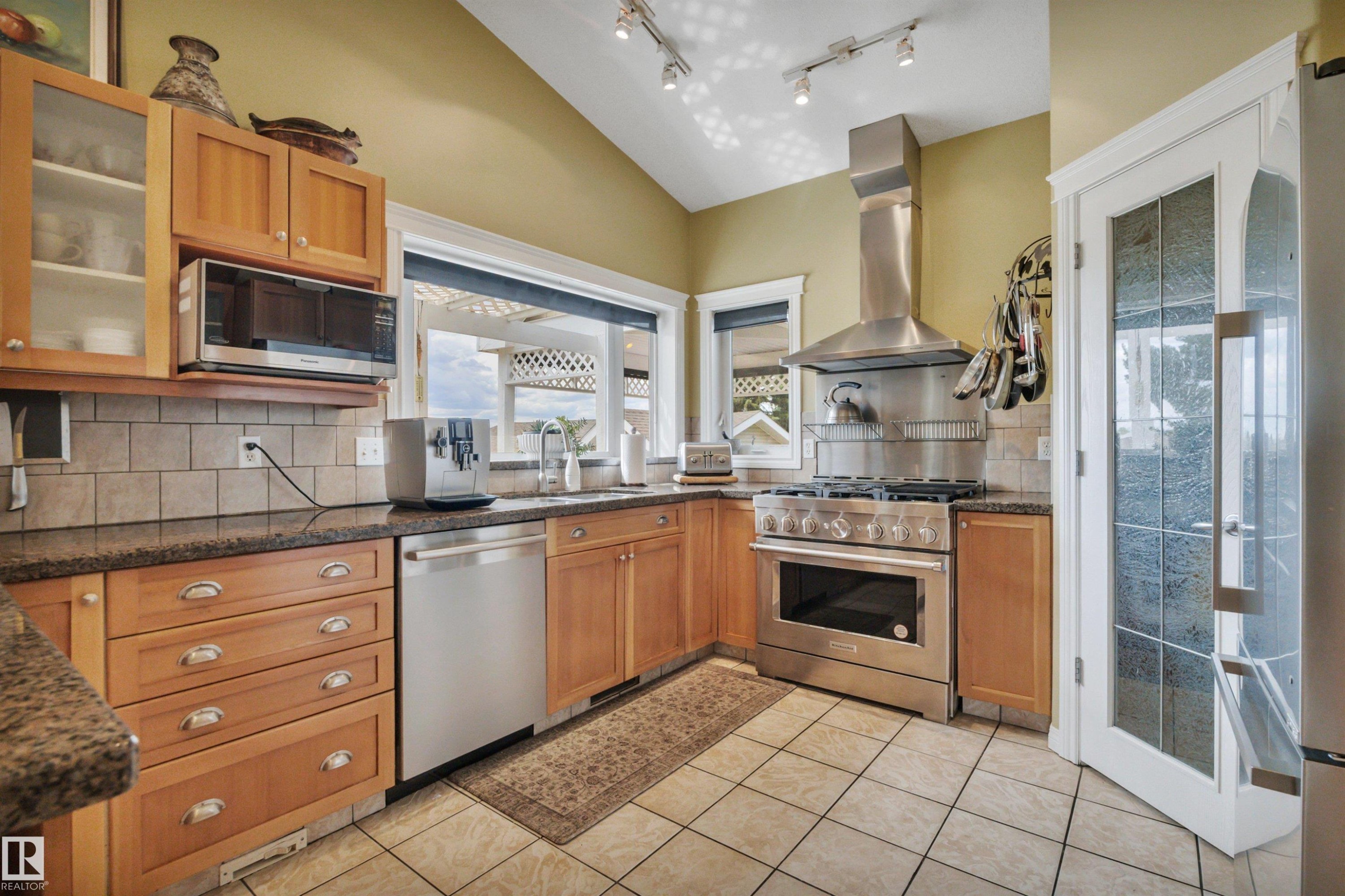 464012 A Rge Road 233, Rural Wetaskiwin County, AB - Indoor Photo Showing Kitchen