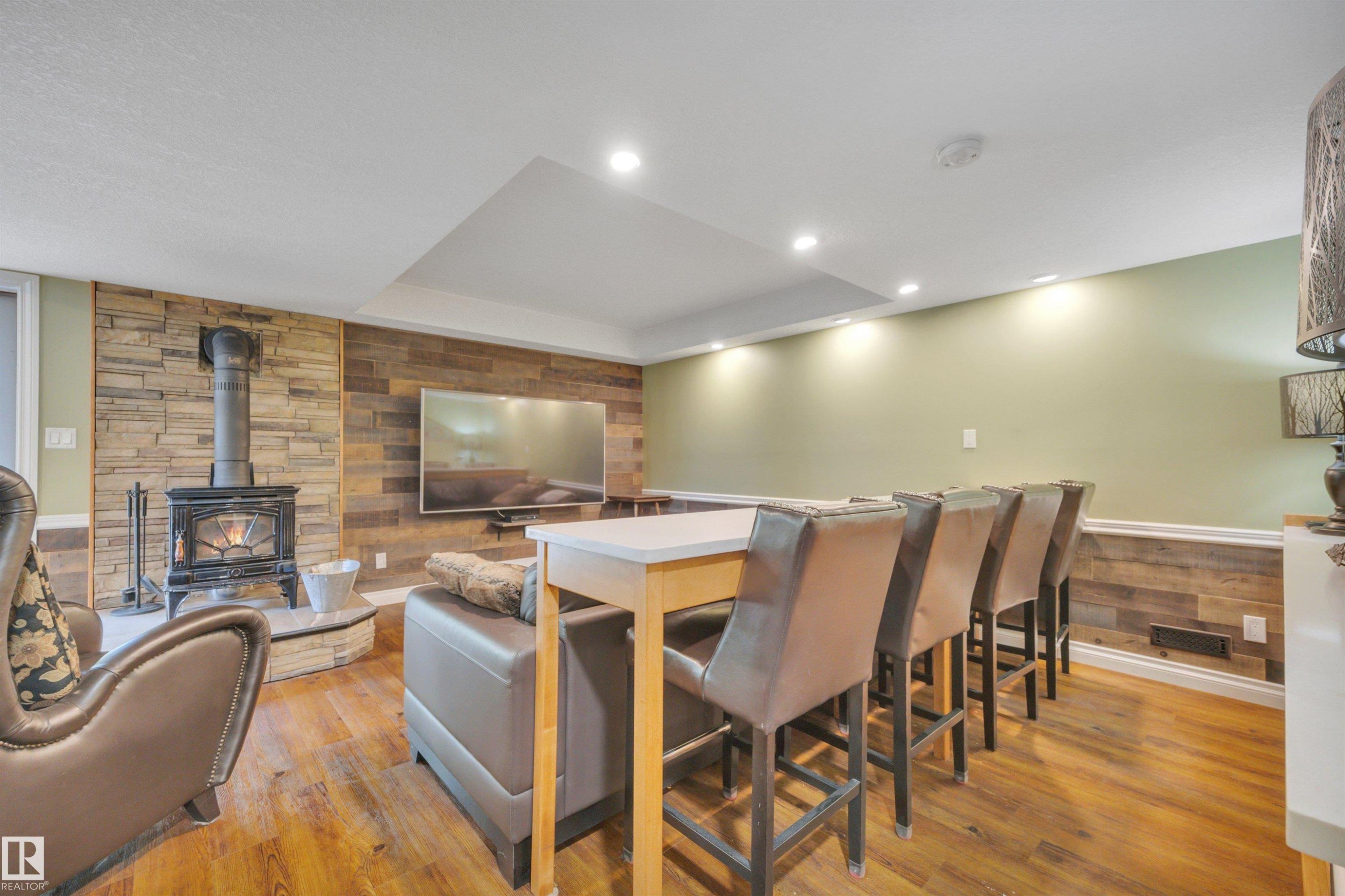 464012 A Rge Road 233, Rural Wetaskiwin County, AB - Indoor With Fireplace