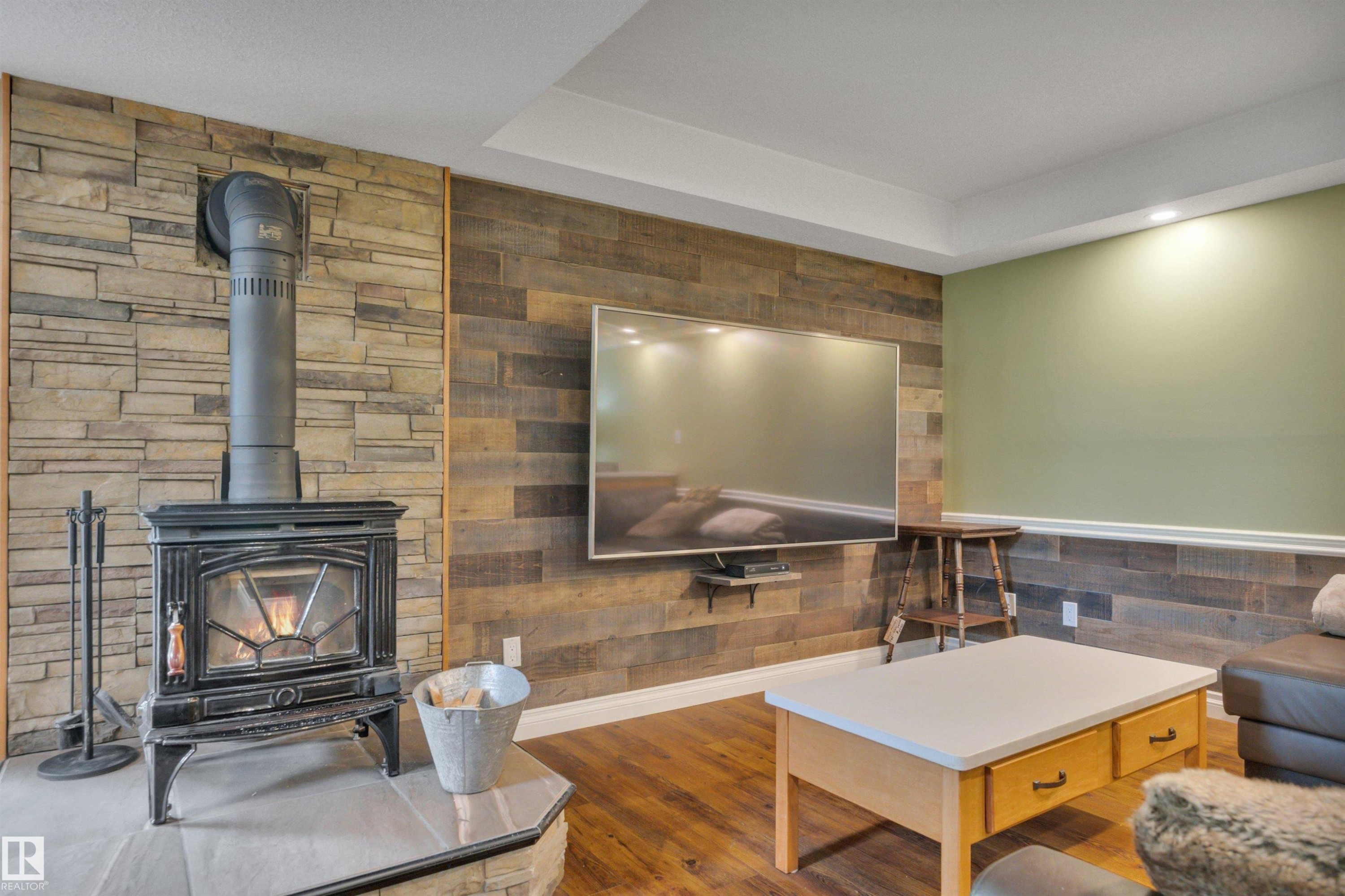 464012 A Rge Road 233, Rural Wetaskiwin County, AB - Indoor With Fireplace