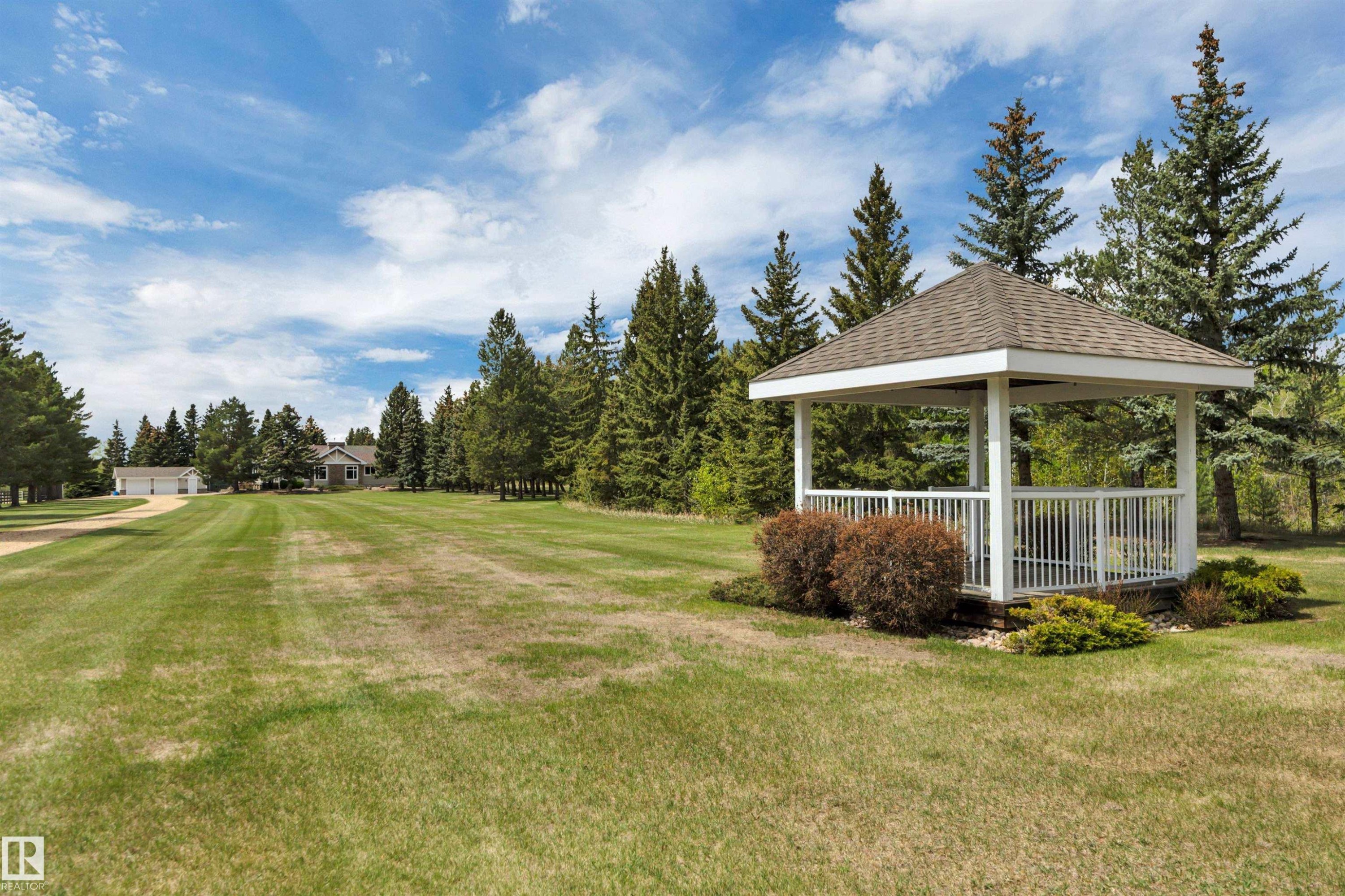 464012 A Rge Road 233, Rural Wetaskiwin County, AB - Outdoor With Deck Patio Veranda With Backyard