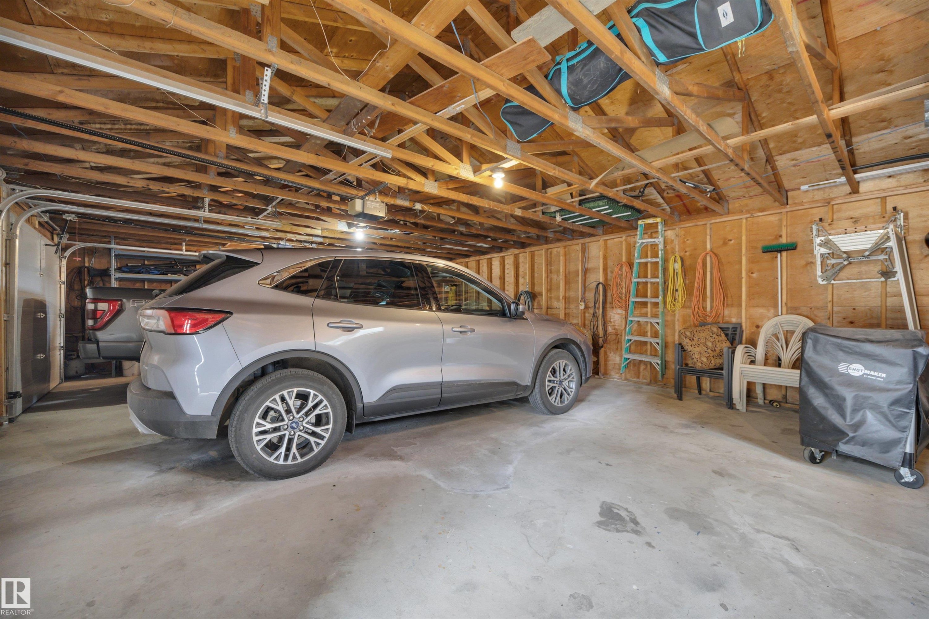 464012 A Rge Road 233, Rural Wetaskiwin County, AB - Indoor Photo Showing Garage