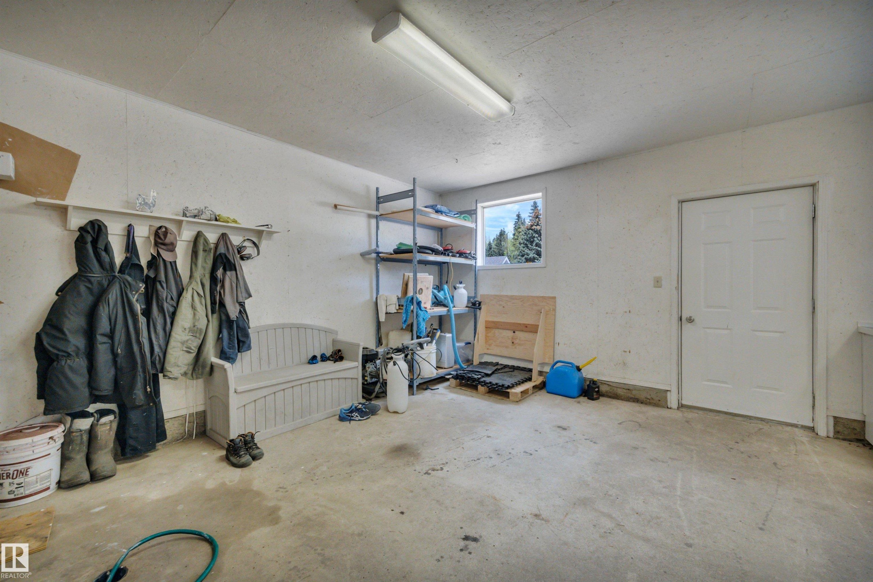 464012 A Rge Road 233, Rural Wetaskiwin County, AB - Indoor Photo Showing Garage