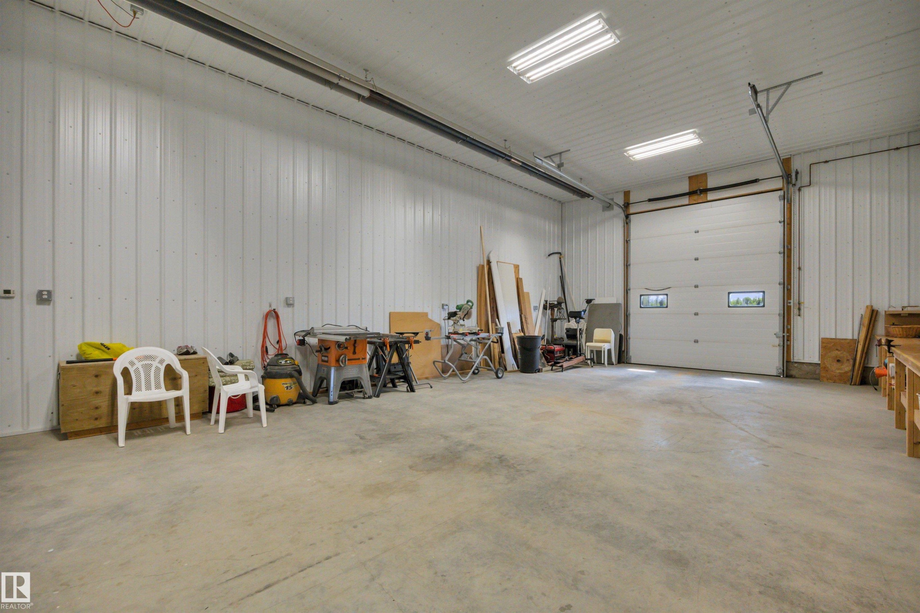 464012 A Rge Road 233, Rural Wetaskiwin County, AB - Indoor Photo Showing Garage