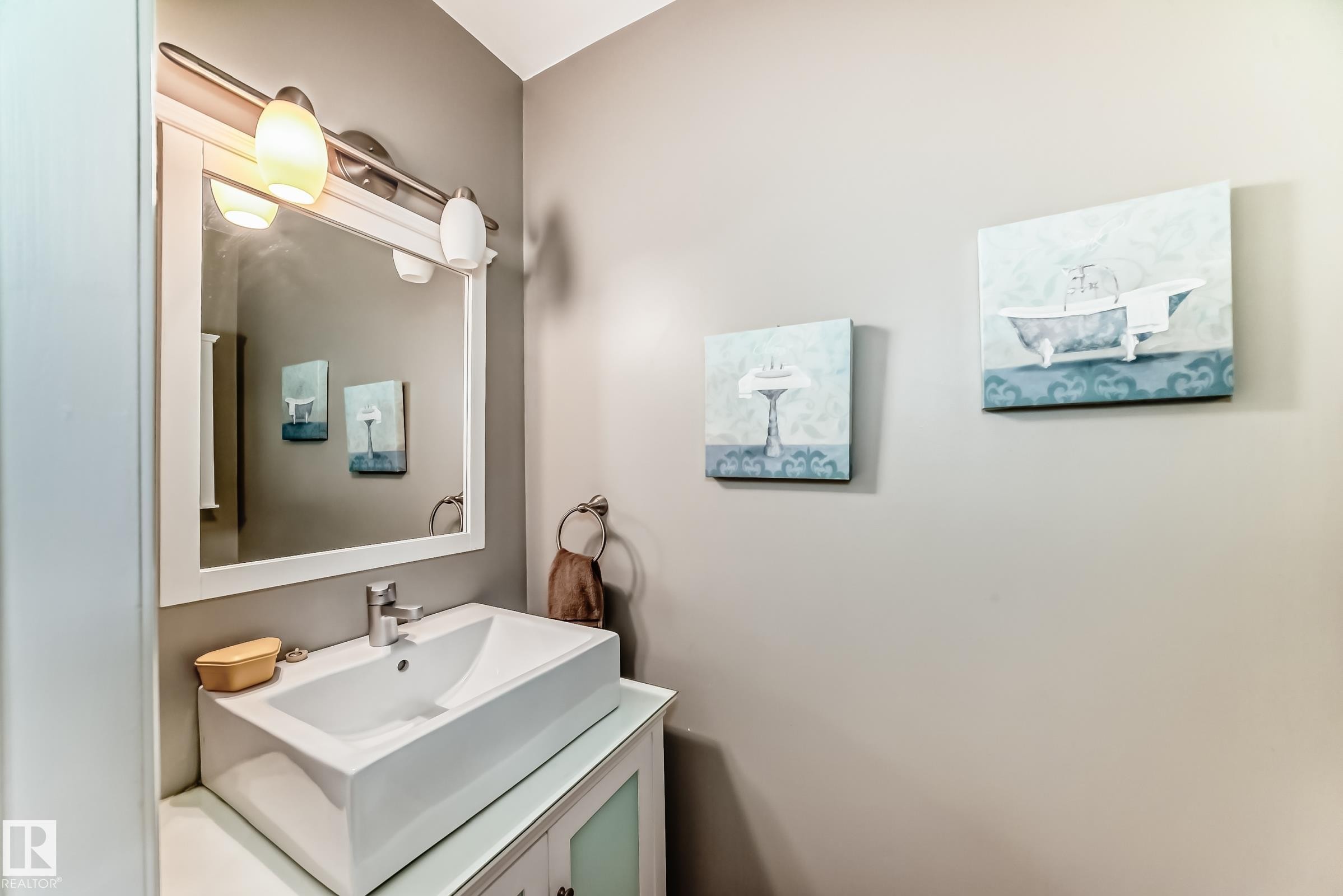 18 10453 20 Avenue, Edmonton, AB - Indoor Photo Showing Bathroom