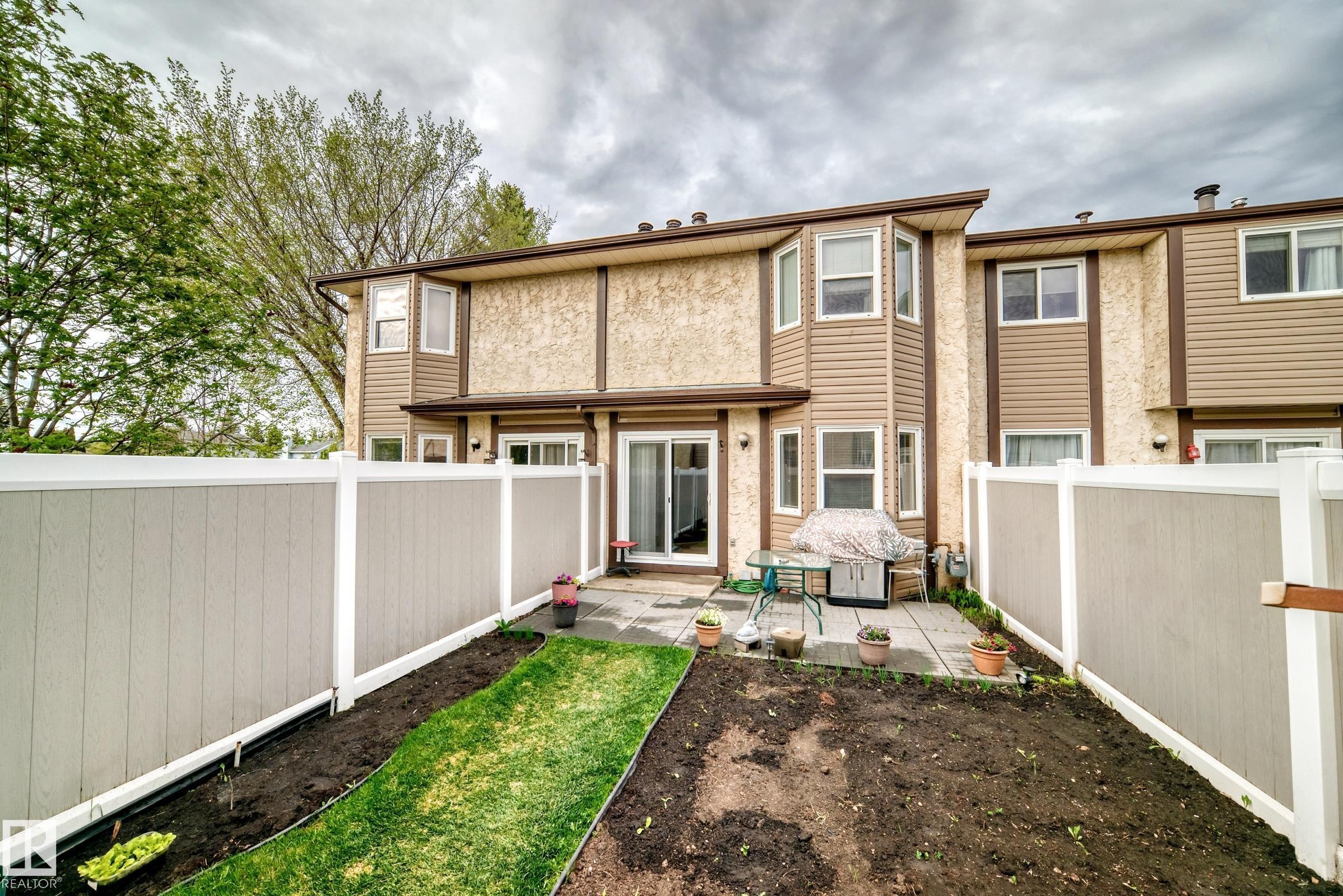 18 10453 20 Avenue, Edmonton, AB - Outdoor