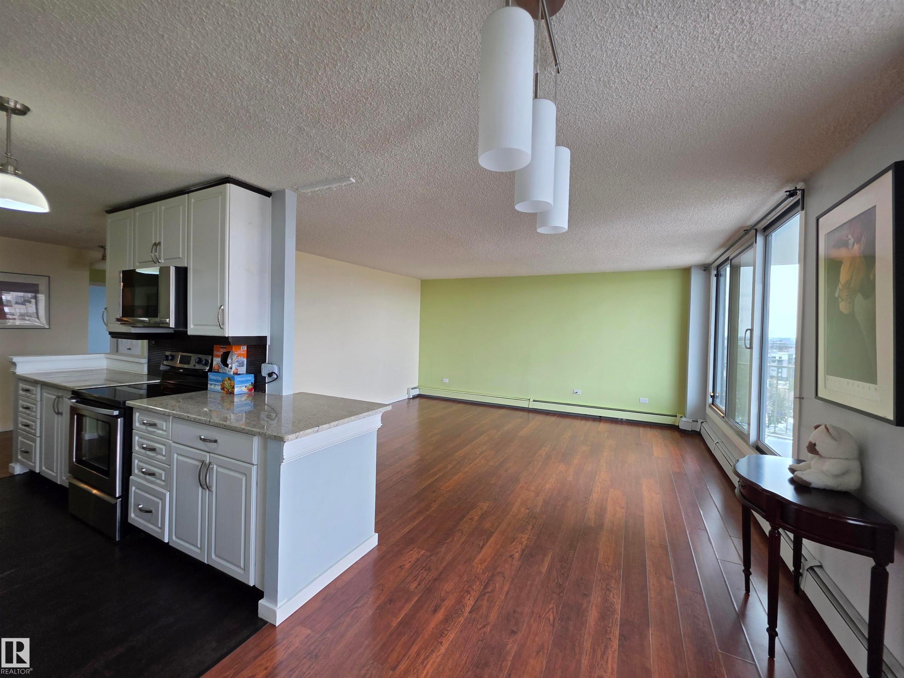 1201 10135 Saskatchewan Drive, Edmonton, AB - Indoor Photo Showing Kitchen