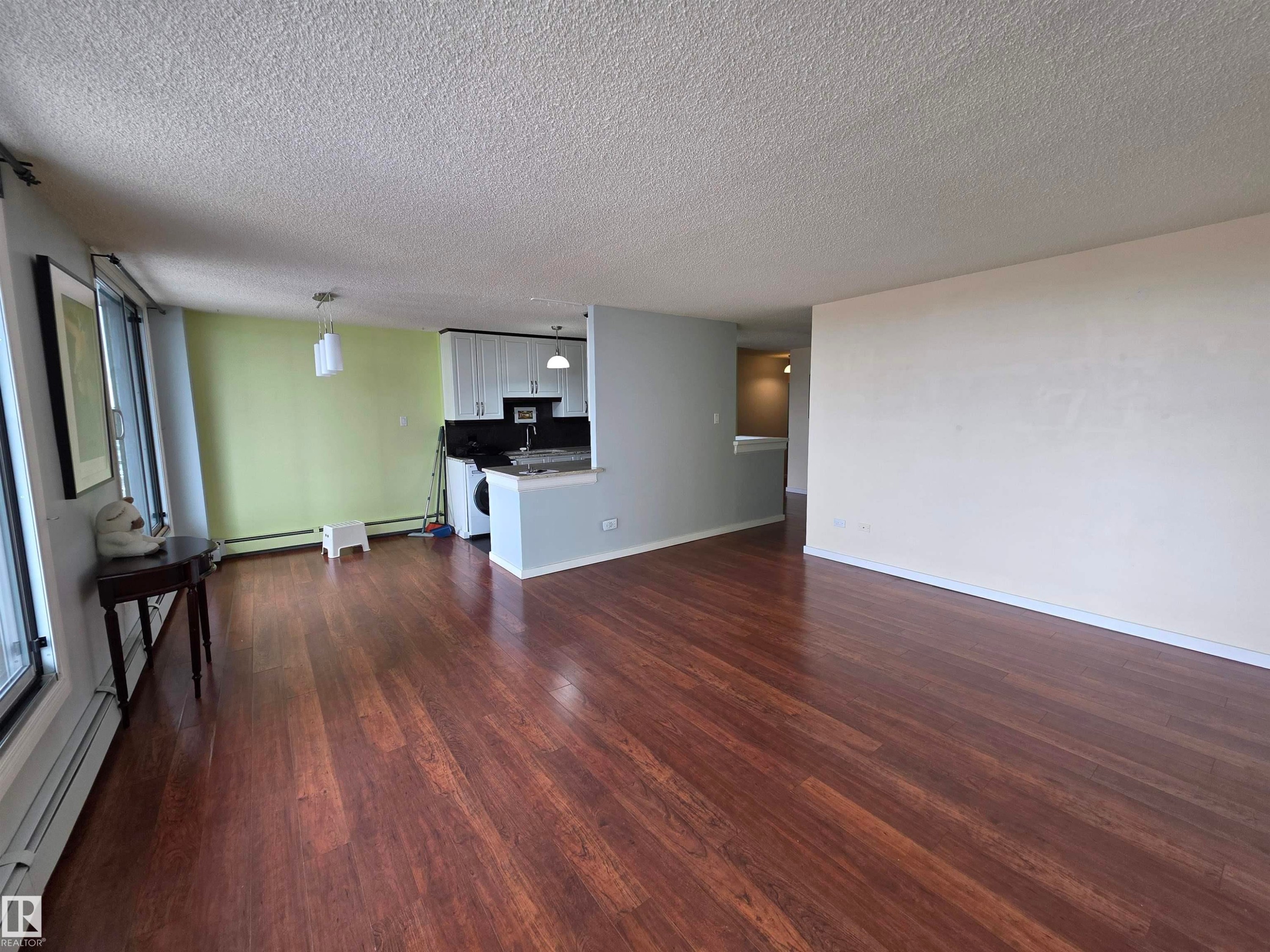 1201 10135 Saskatchewan Drive, Edmonton, AB - Indoor