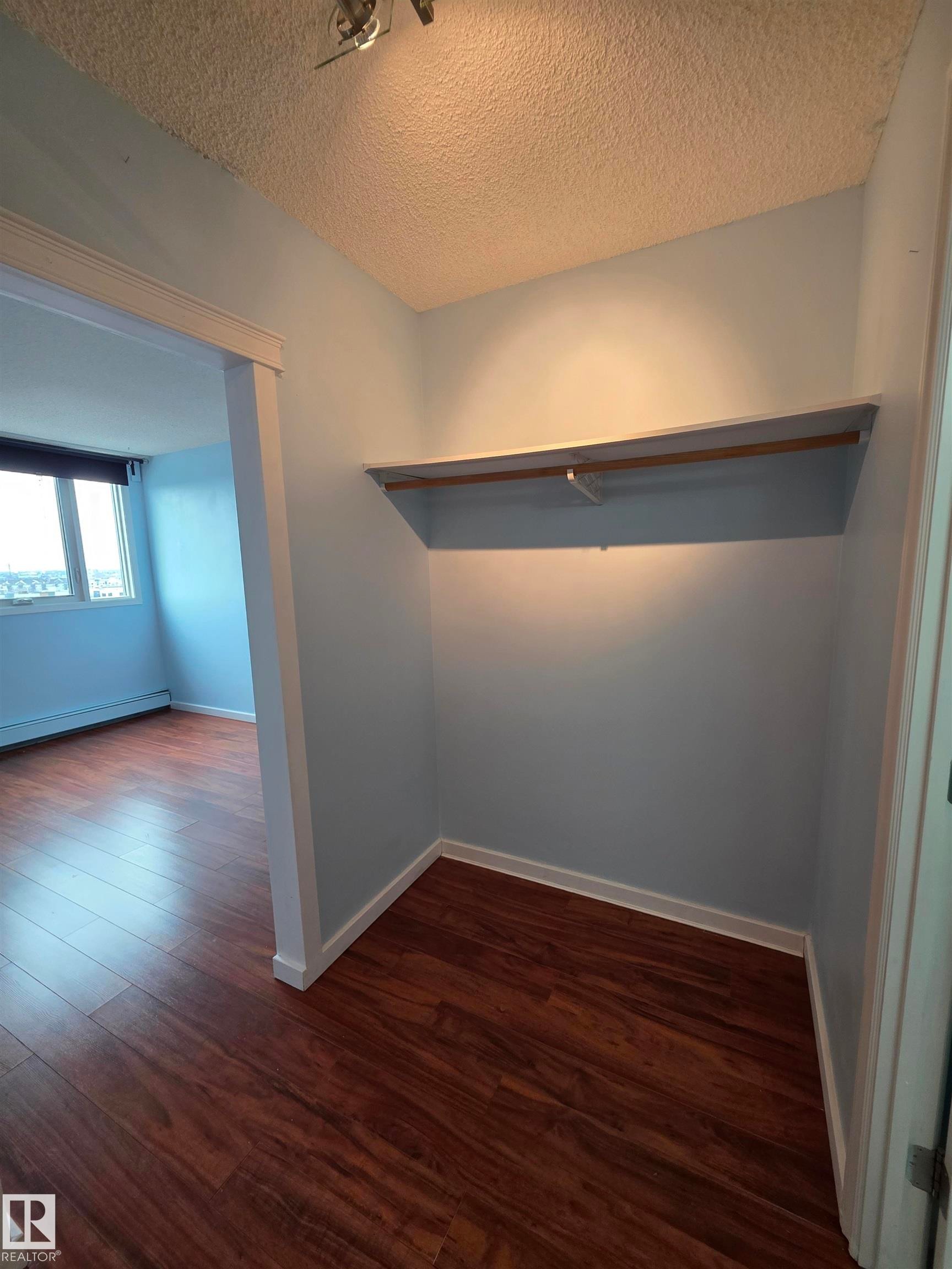 1201 10135 Saskatchewan Drive, Edmonton, AB - Indoor
