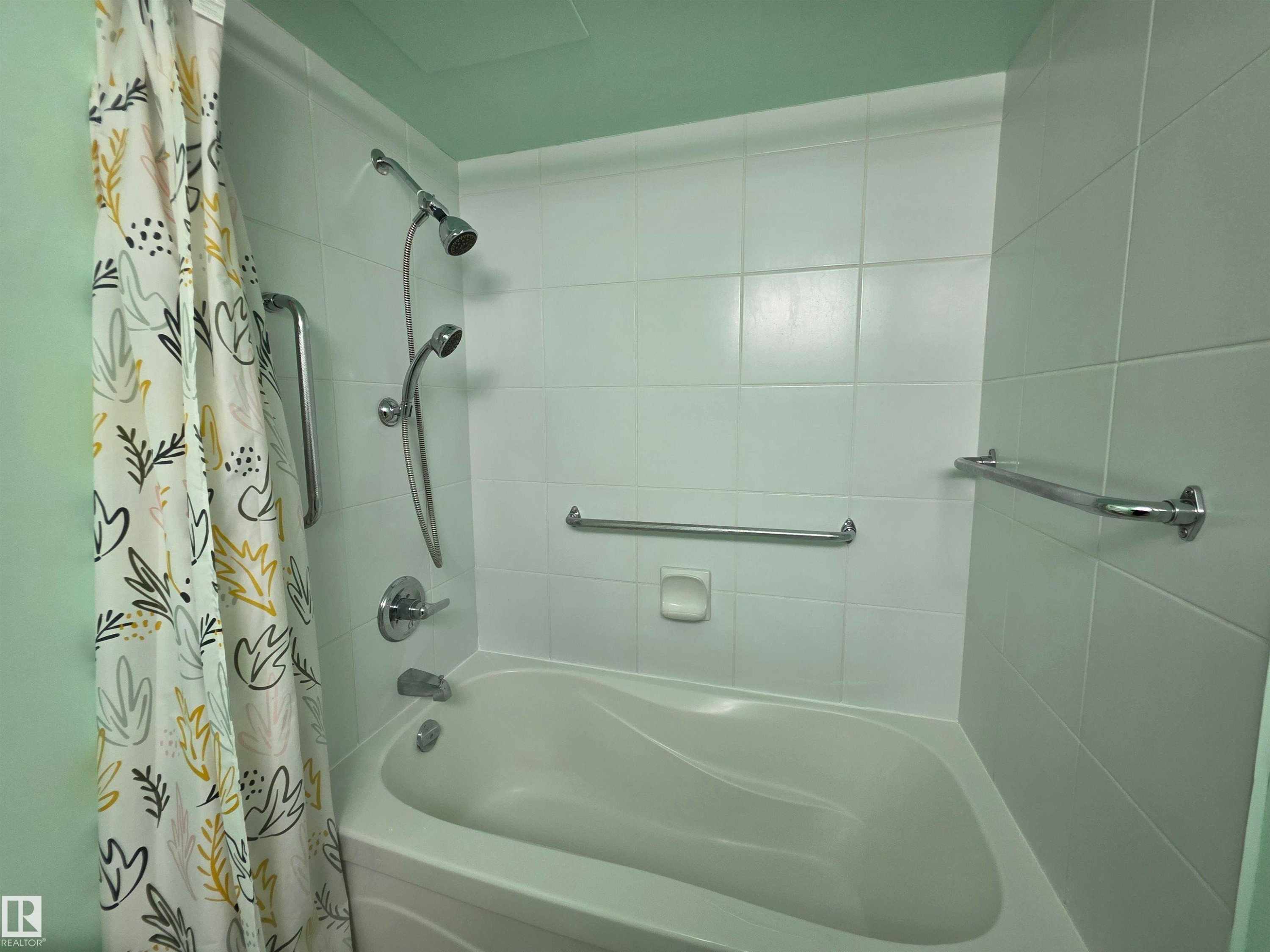 1201 10135 Saskatchewan Drive, Edmonton, AB - Indoor Photo Showing Bathroom
