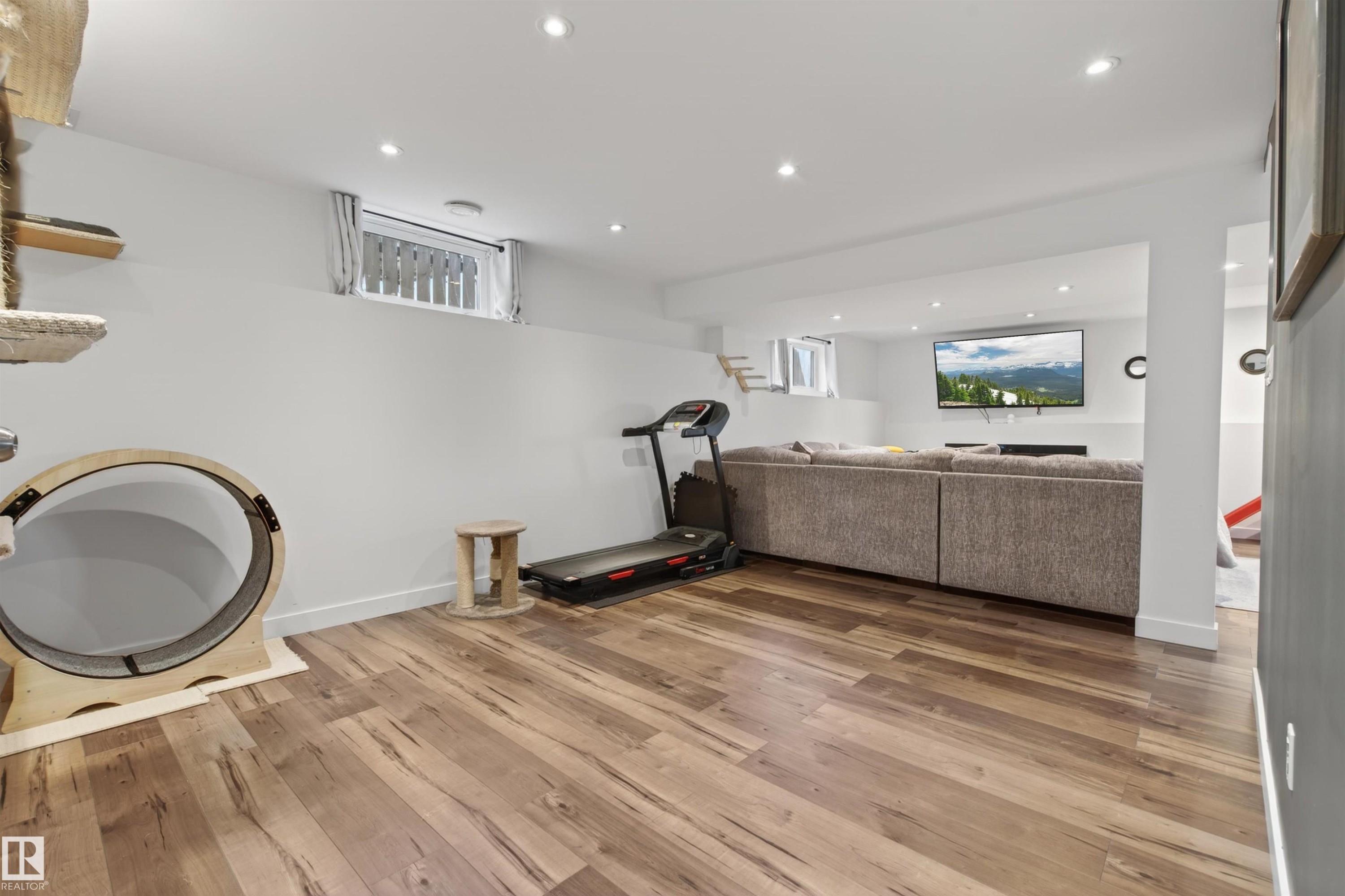 1506 15 Street, Cold Lake, AB - Indoor Photo Showing Gym Room