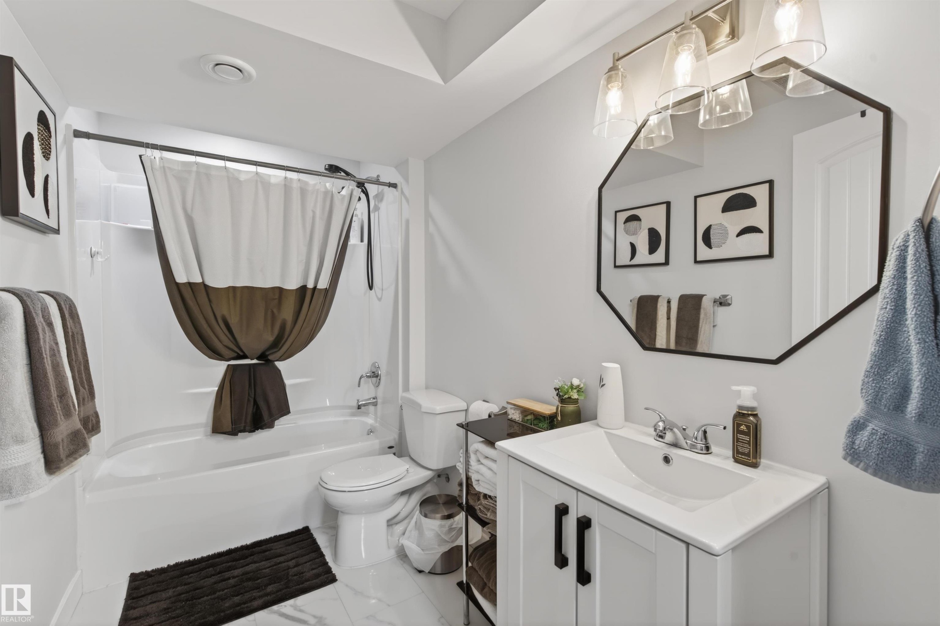 1506 15 Street, Cold Lake, AB - Indoor Photo Showing Bathroom