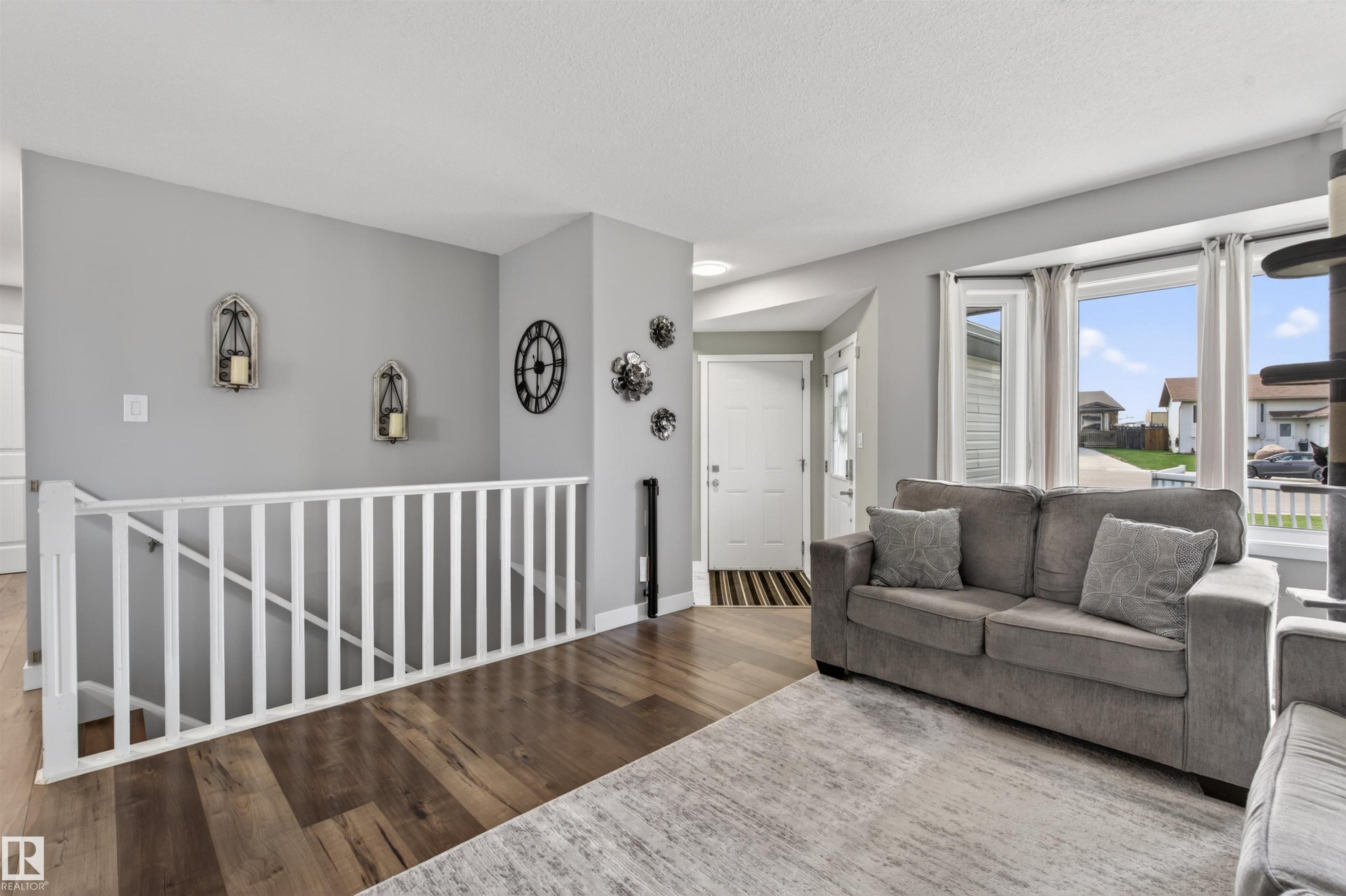1506 15 Street, Cold Lake, AB - Indoor Photo Showing Living Room
