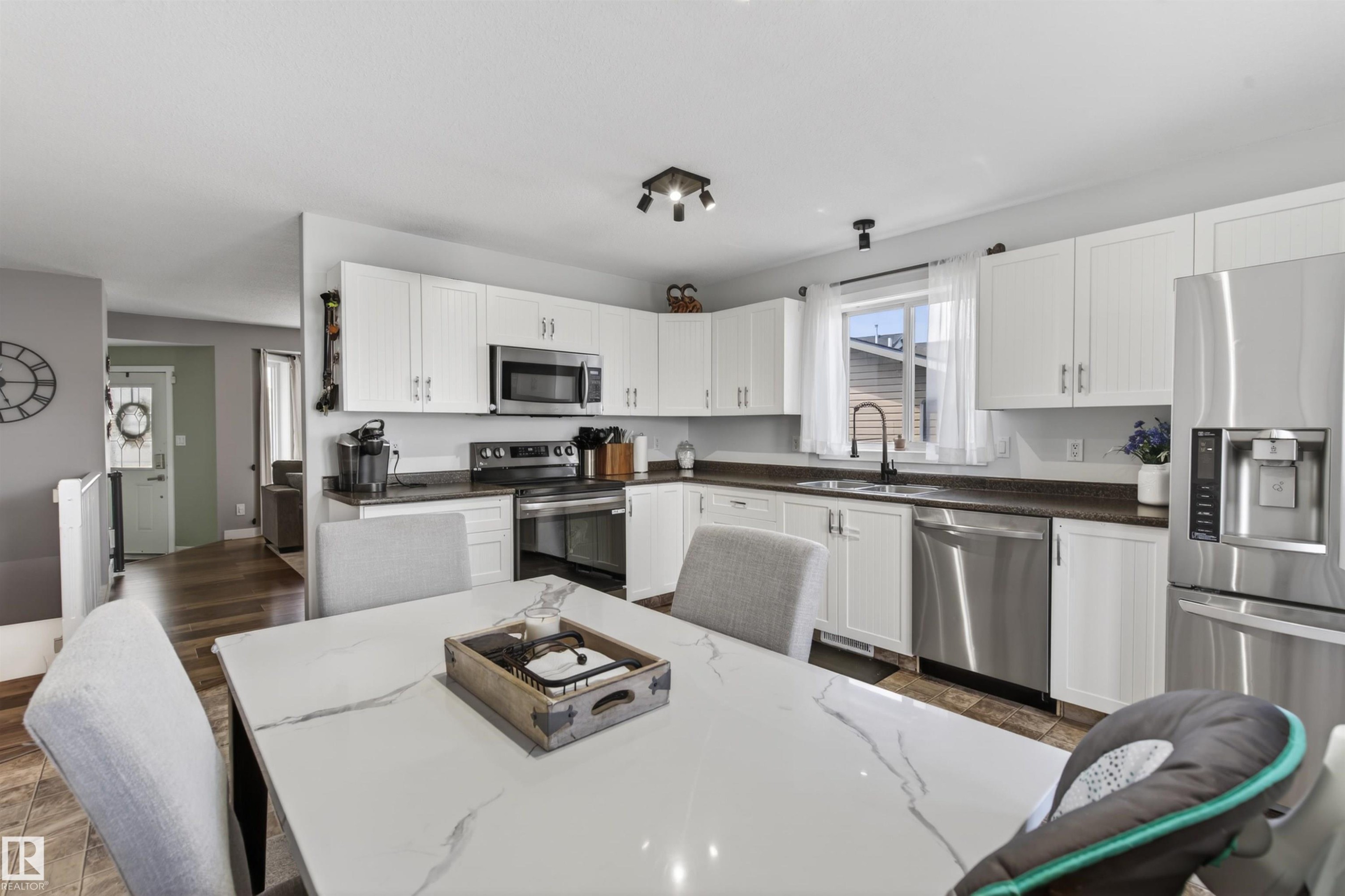 1506 15 Street, Cold Lake, AB - Indoor Photo Showing Kitchen With Upgraded Kitchen