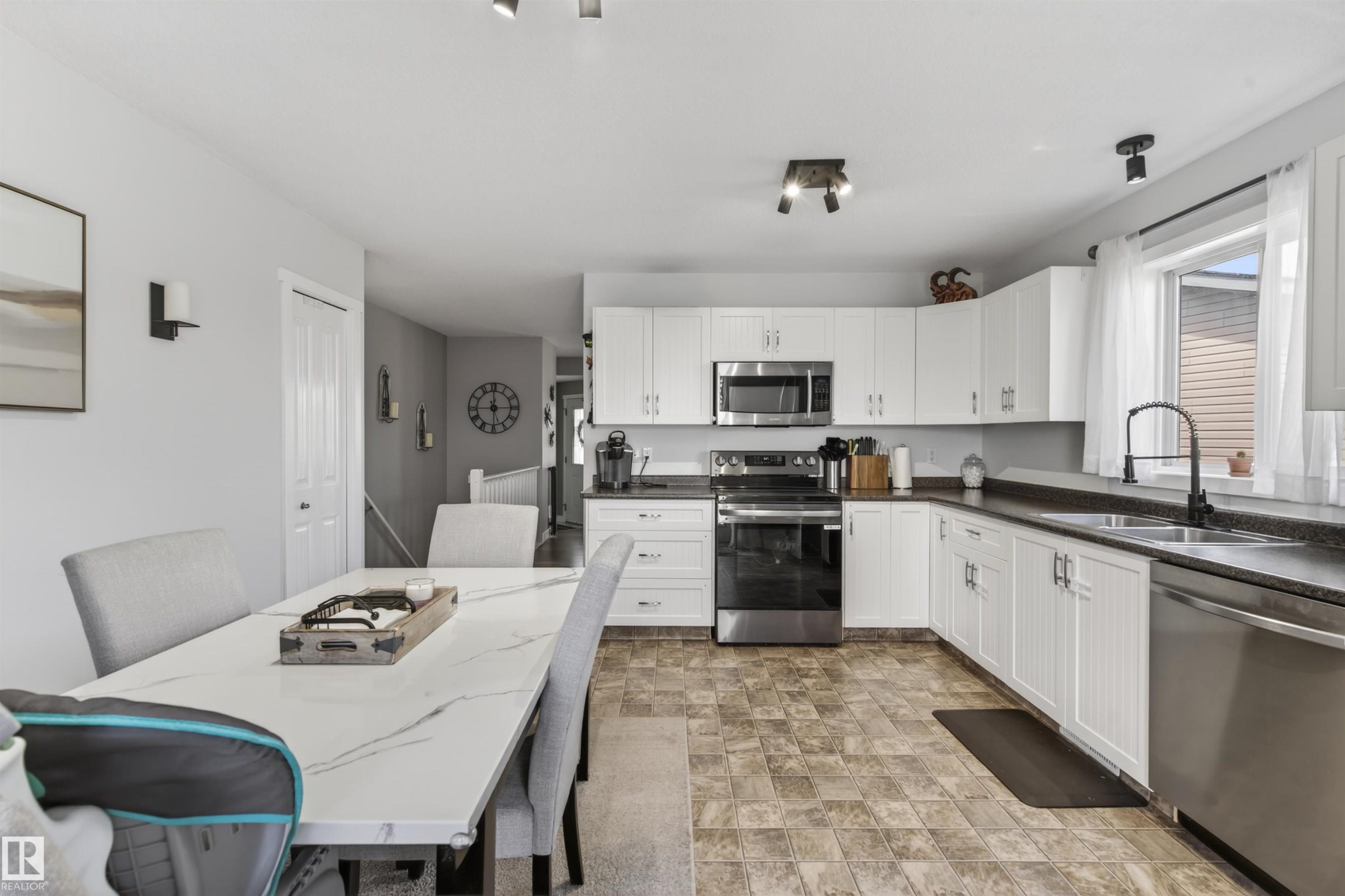 1506 15 Street, Cold Lake, AB - Indoor