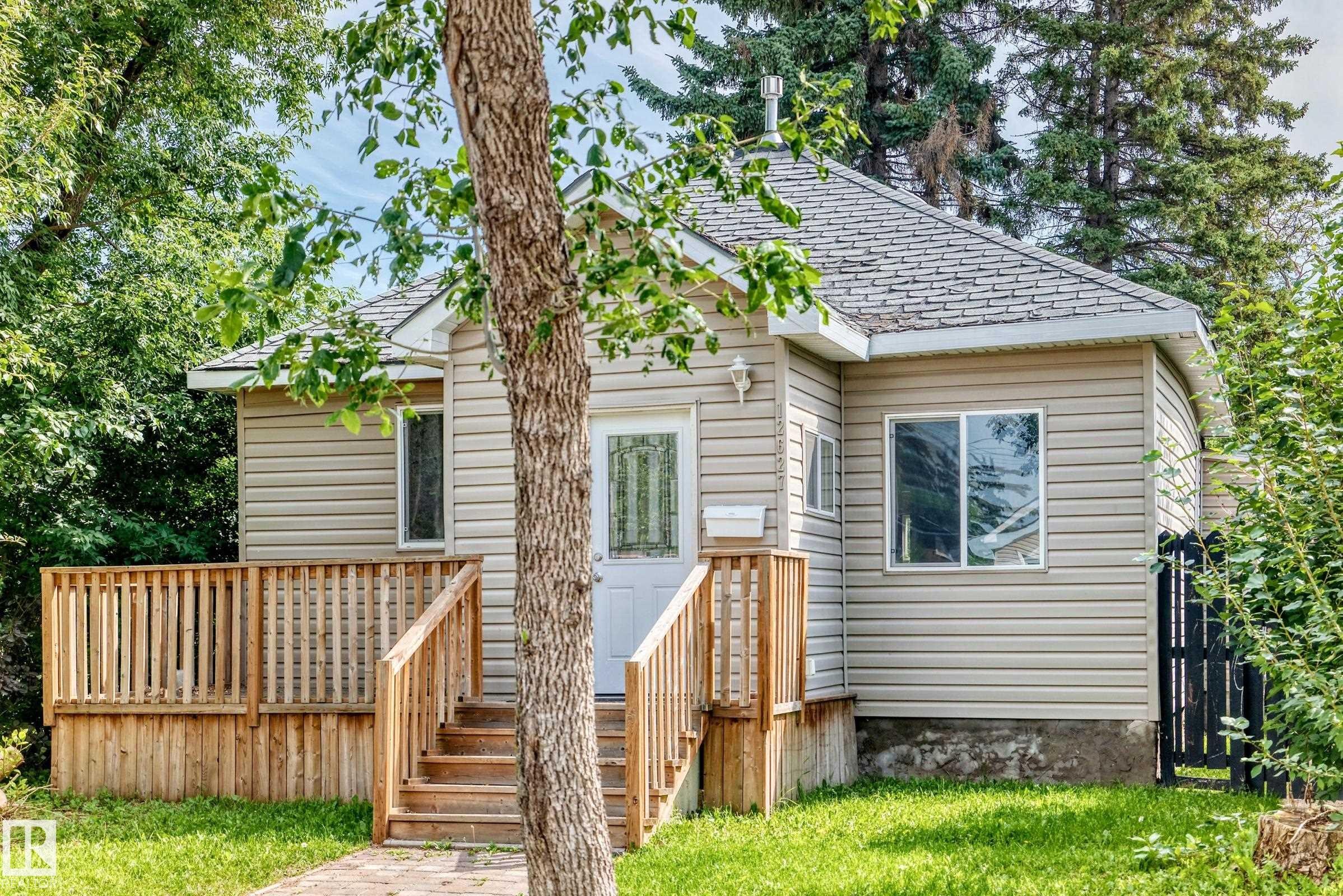 Light-colored siding exterior with a pitched shingle roof - 12627 71 Street Nw, Edmonton, AB