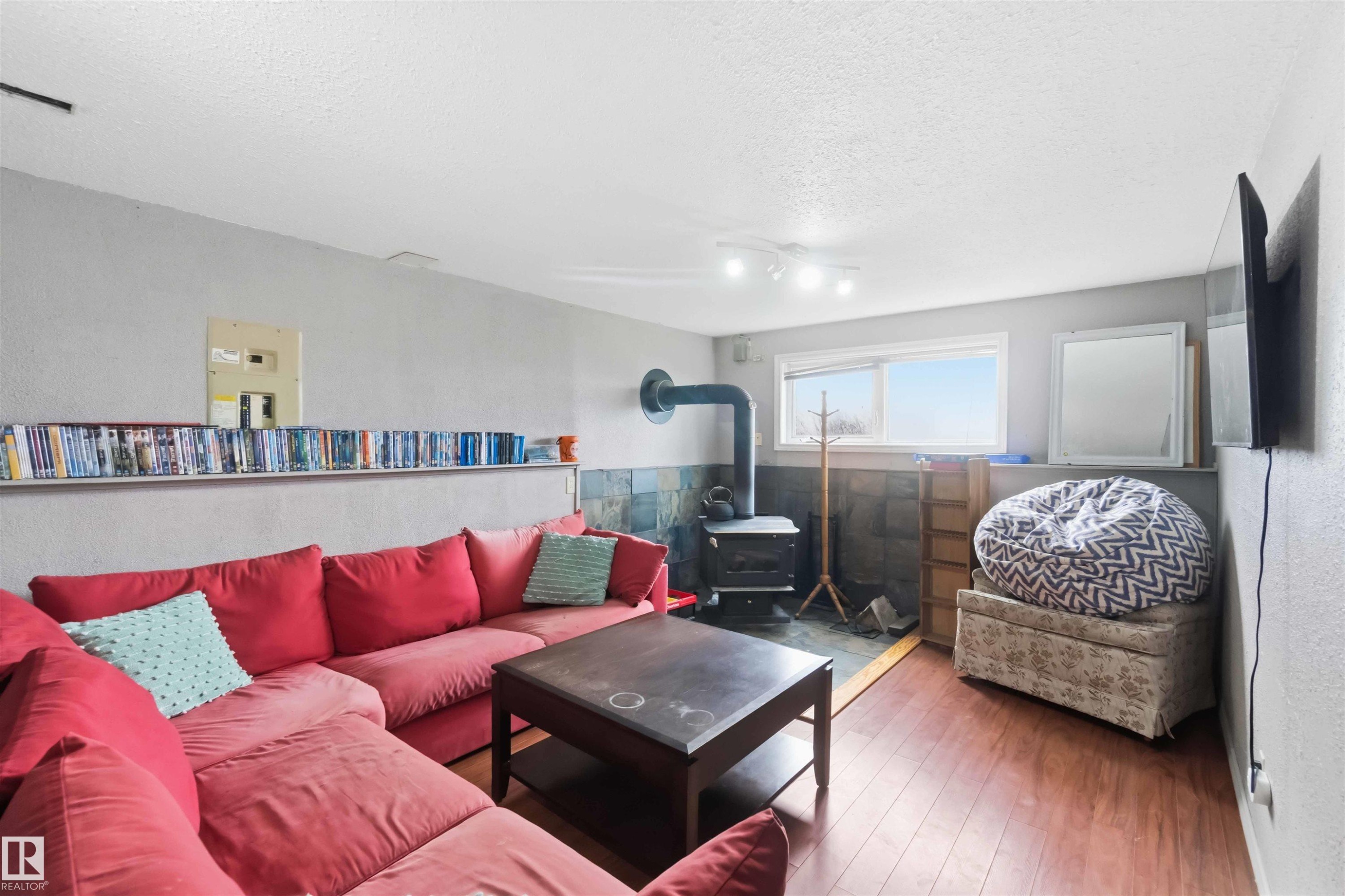 5437 49 Avenue, Andrew, AB - Indoor Photo Showing Living Room