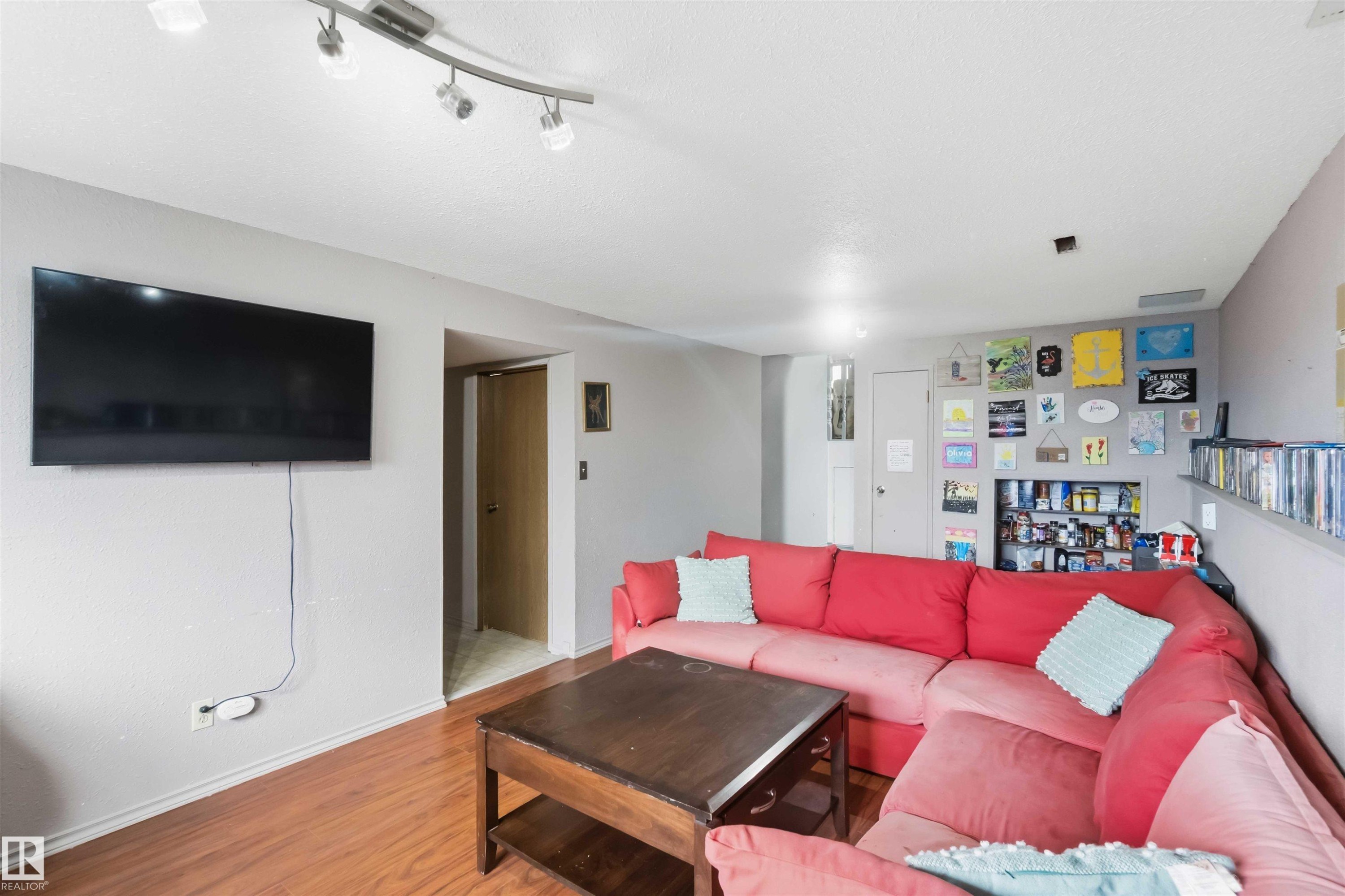 5437 49 Avenue, Andrew, AB - Indoor Photo Showing Living Room