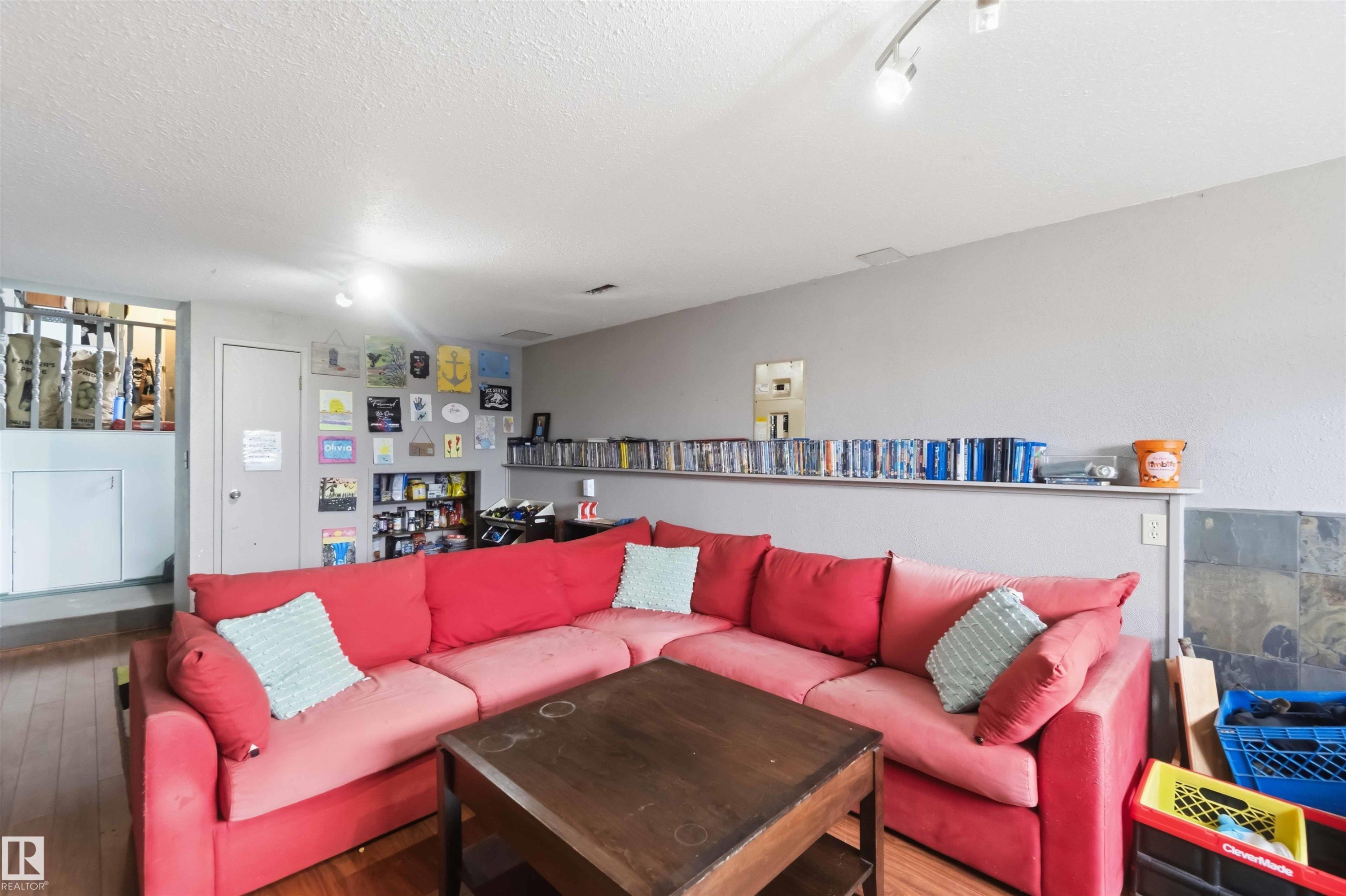 5437 49 Avenue, Andrew, AB - Indoor Photo Showing Living Room