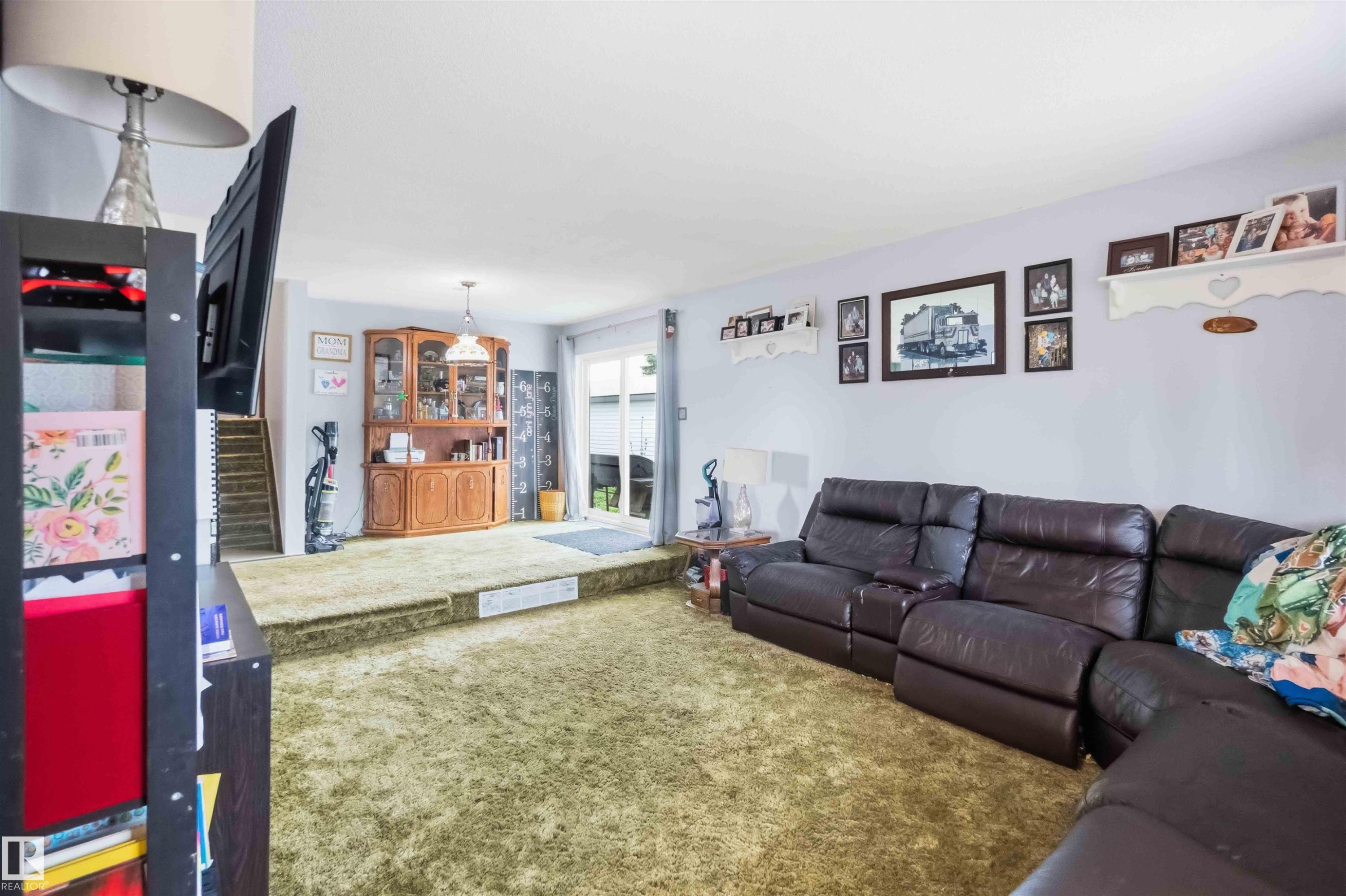 5437 49 Avenue, Andrew, AB - Indoor Photo Showing Living Room