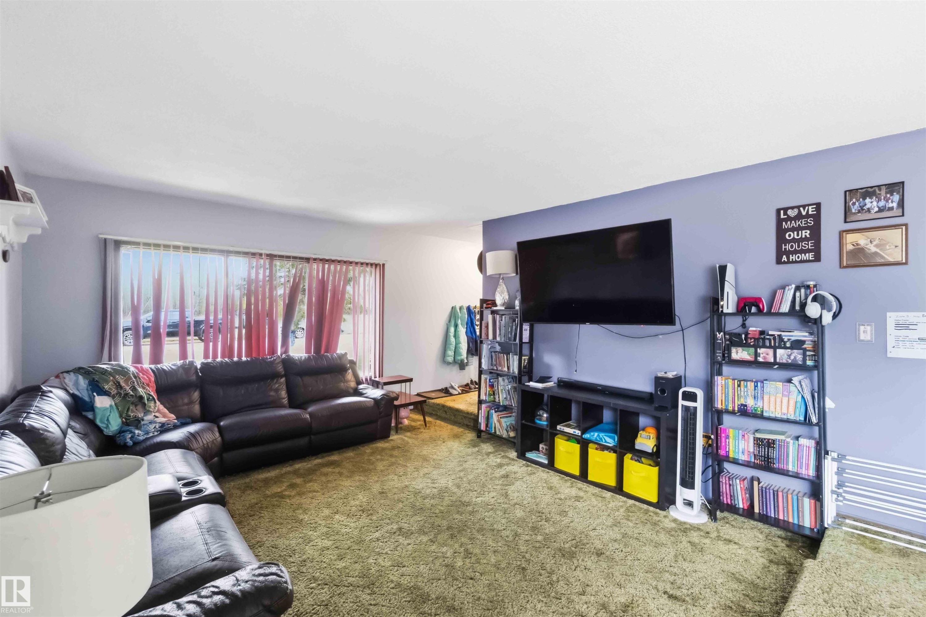 5437 49 Avenue, Andrew, AB - Indoor Photo Showing Living Room