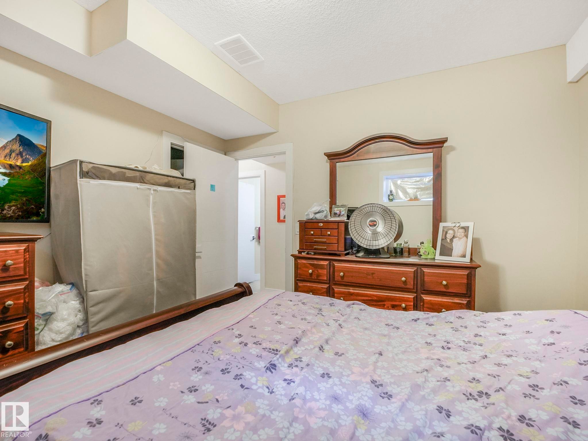 Image quality insufficient for description - 3910 49 Avenue, Beaumont, AB - Indoor Photo Showing Bedroom