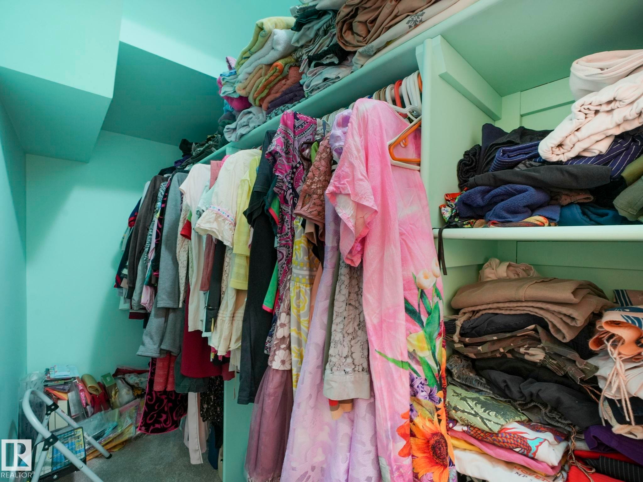 Image quality insufficient for description - 3910 49 Avenue, Beaumont, AB - Indoor With Storage