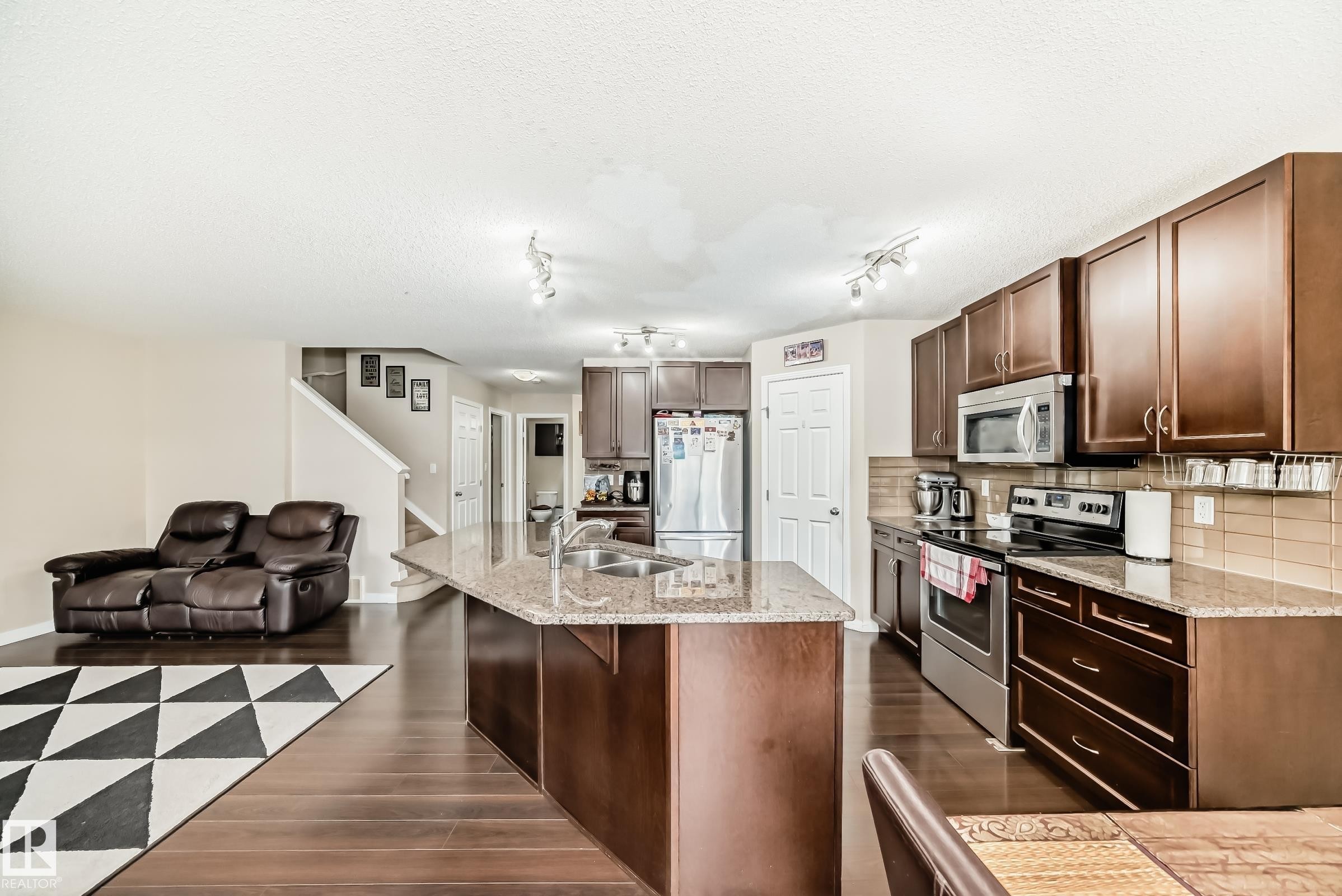 625 56 Street, Edmonton, AB - Indoor Photo Showing Kitchen With Double Sink